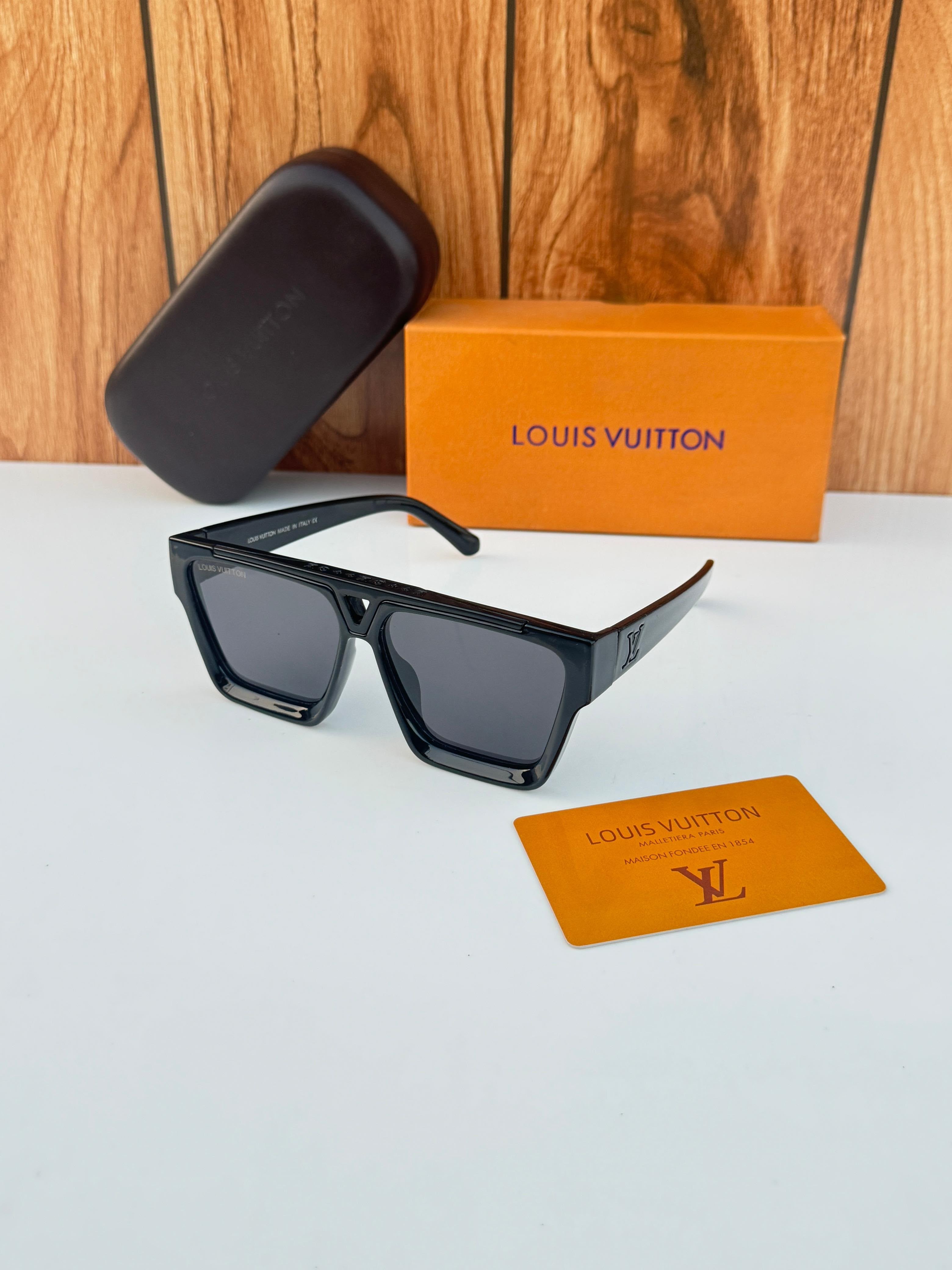 Lou_is vuitton full black with box kit