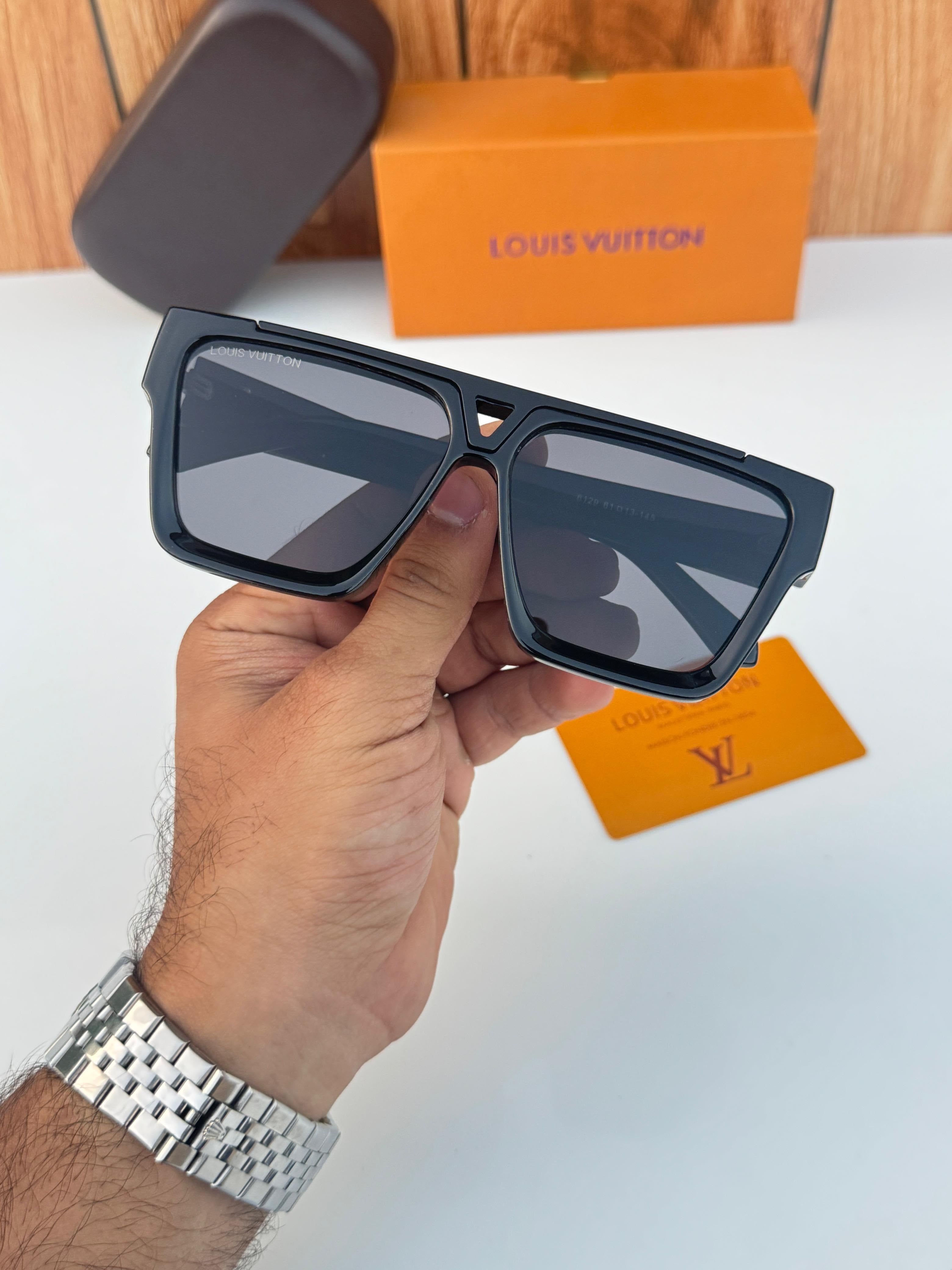 Lou_is vuitton full black with box kit