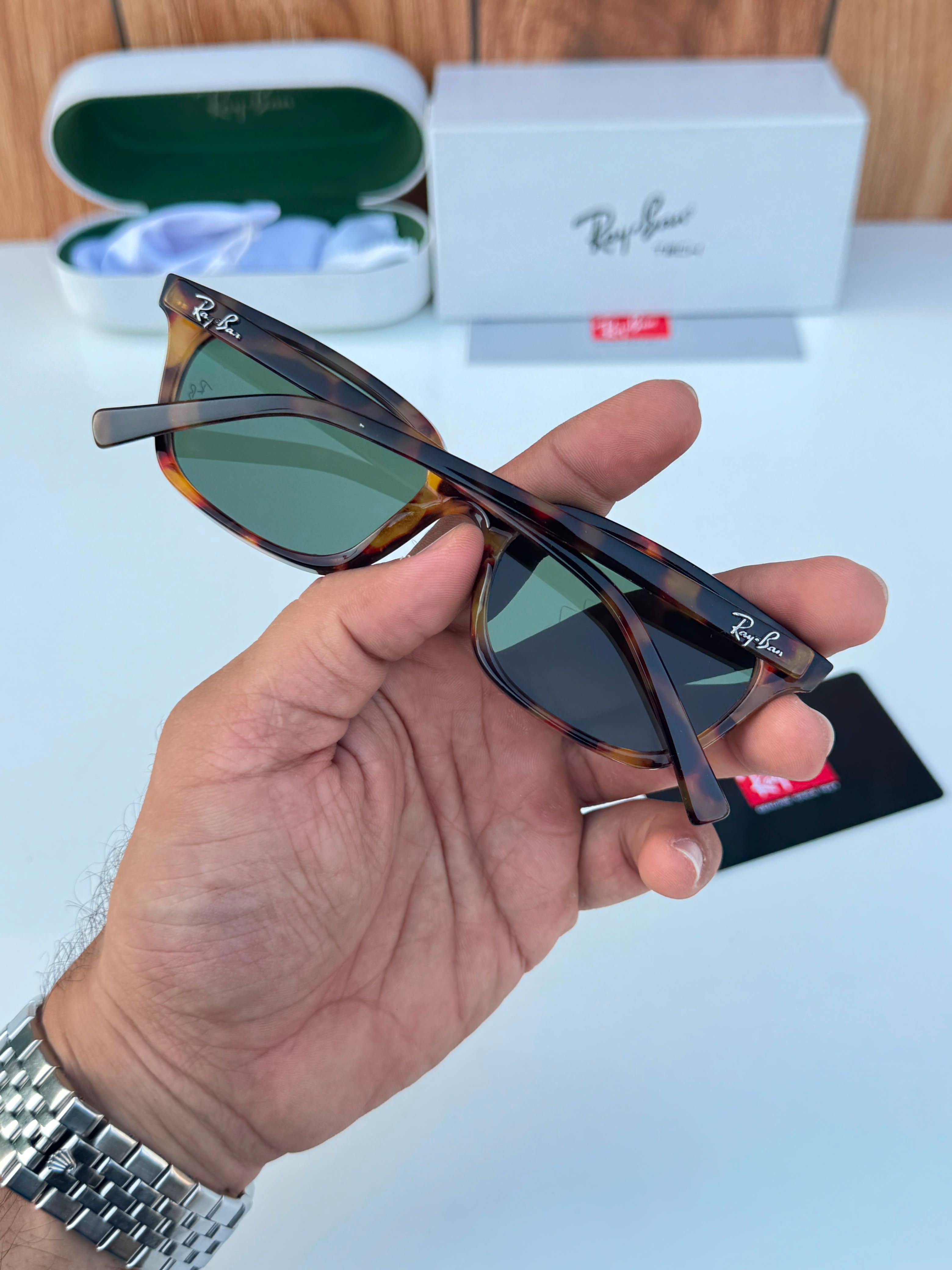 Ray_ban tiger green with box kit