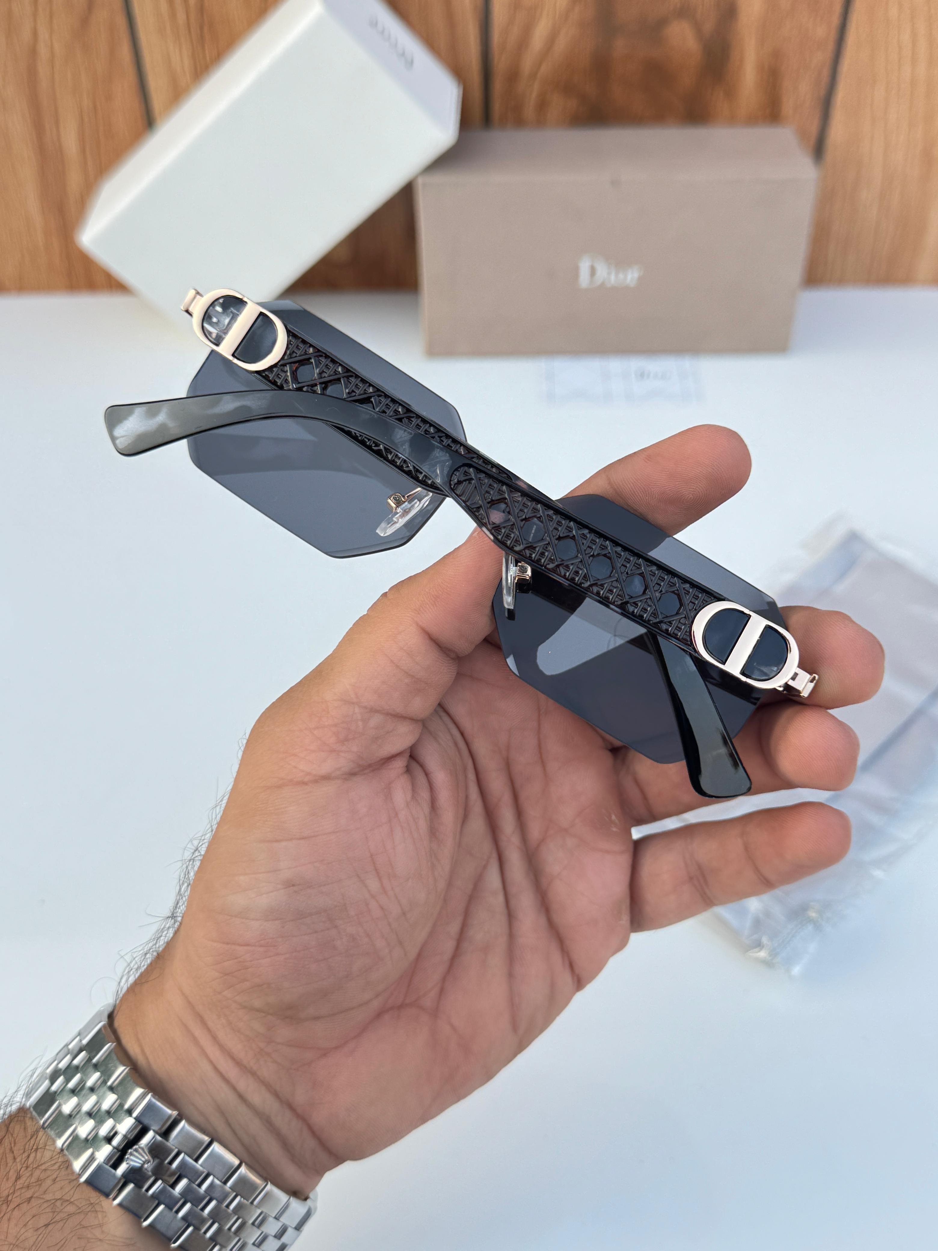 Dio_r premium gold black sunglasses 🕶️
