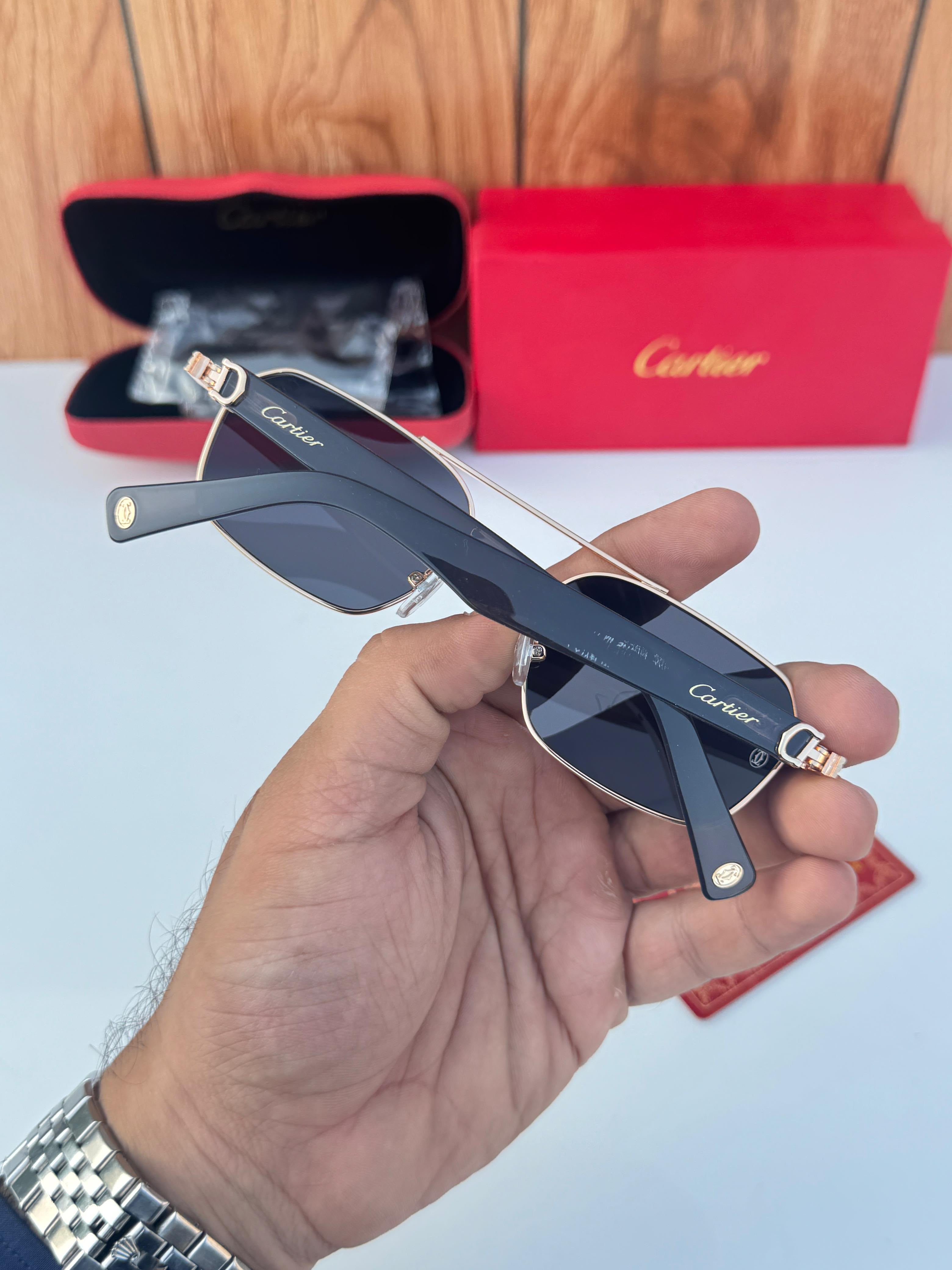Car_tier black and gold sunglasses with box kit