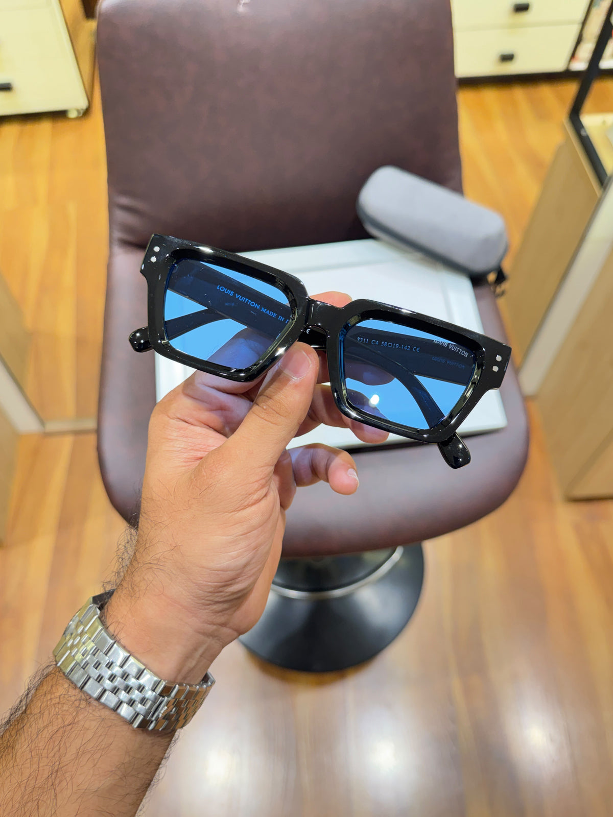 Louis_vuitton blue black party wear for sunglasses