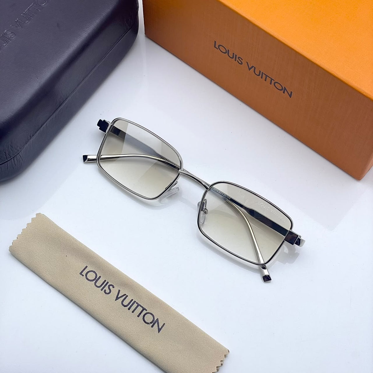 Lou_is vui_tton silver plano luxury with original box kit