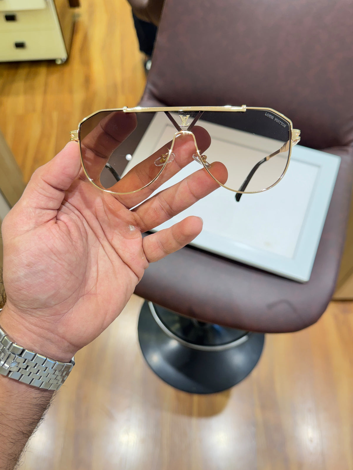 Louis_vuitton gold black sunglasses