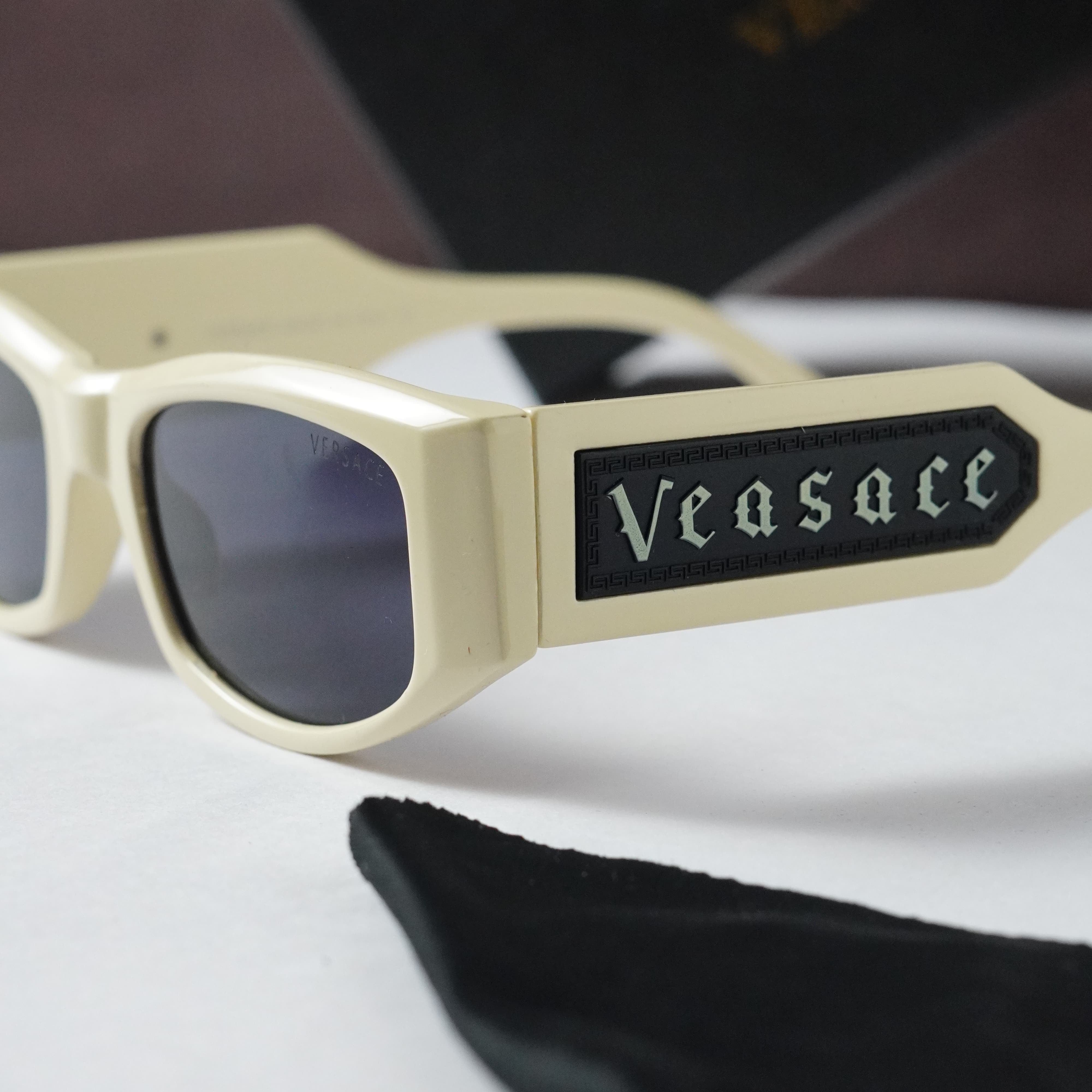 Ver_sace white for mens with box kit