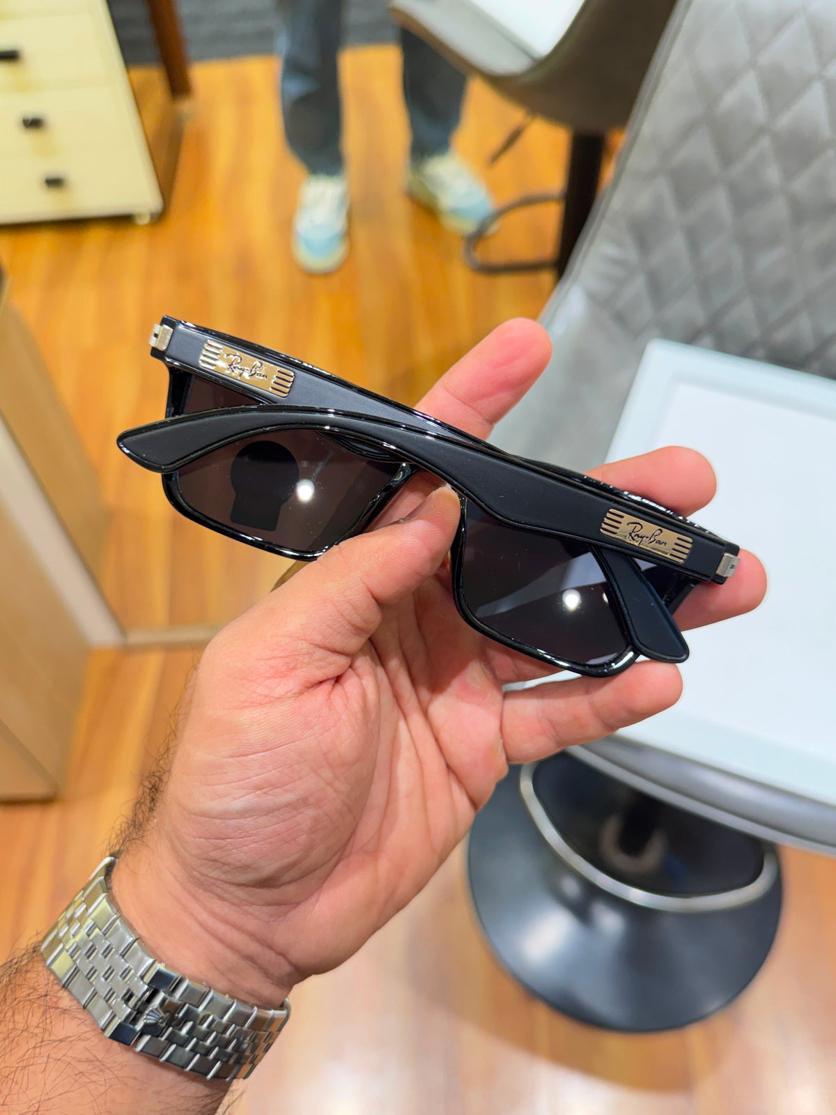 Ray_ban glossy black sunglasses 🕶️