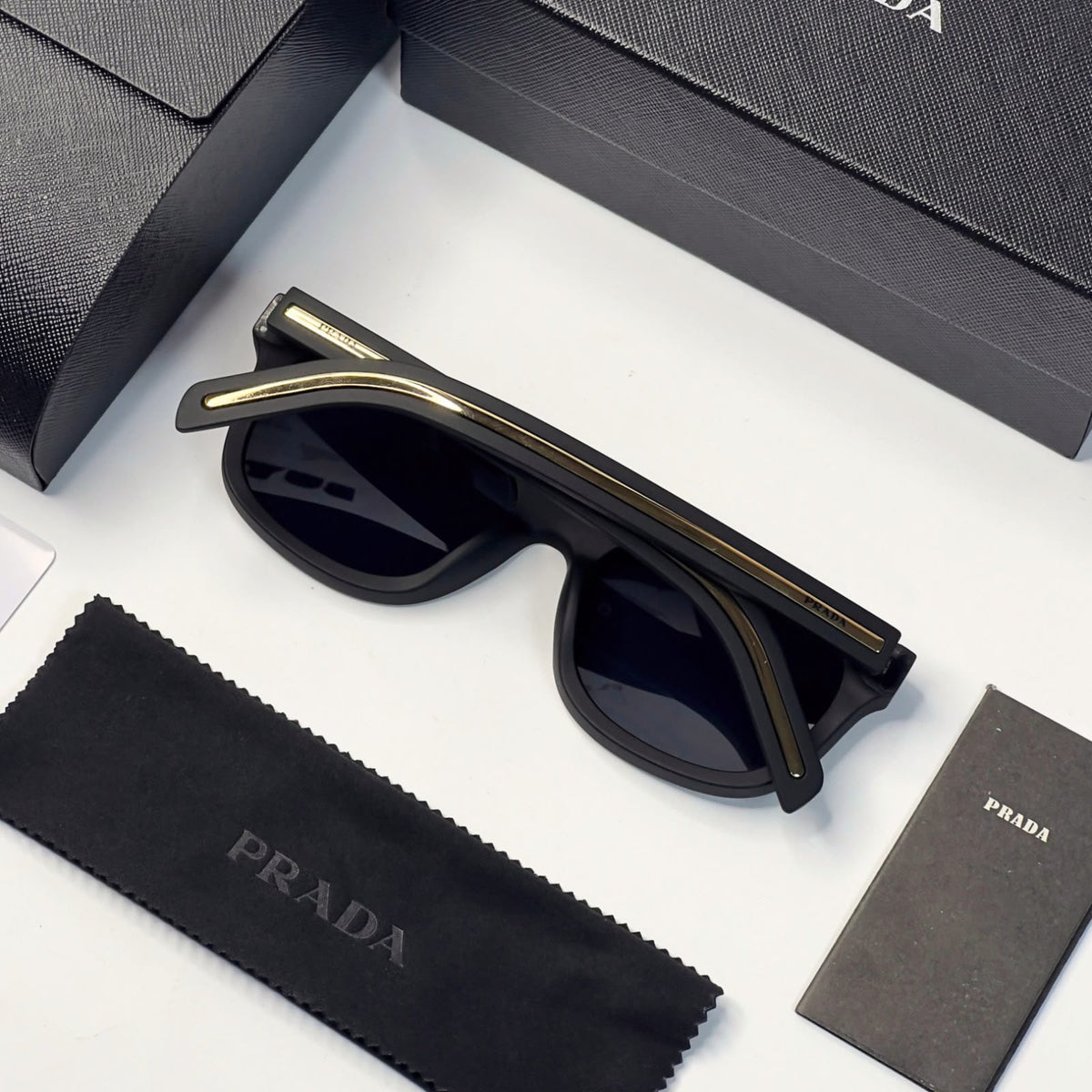 Pra_da black golden premium shade