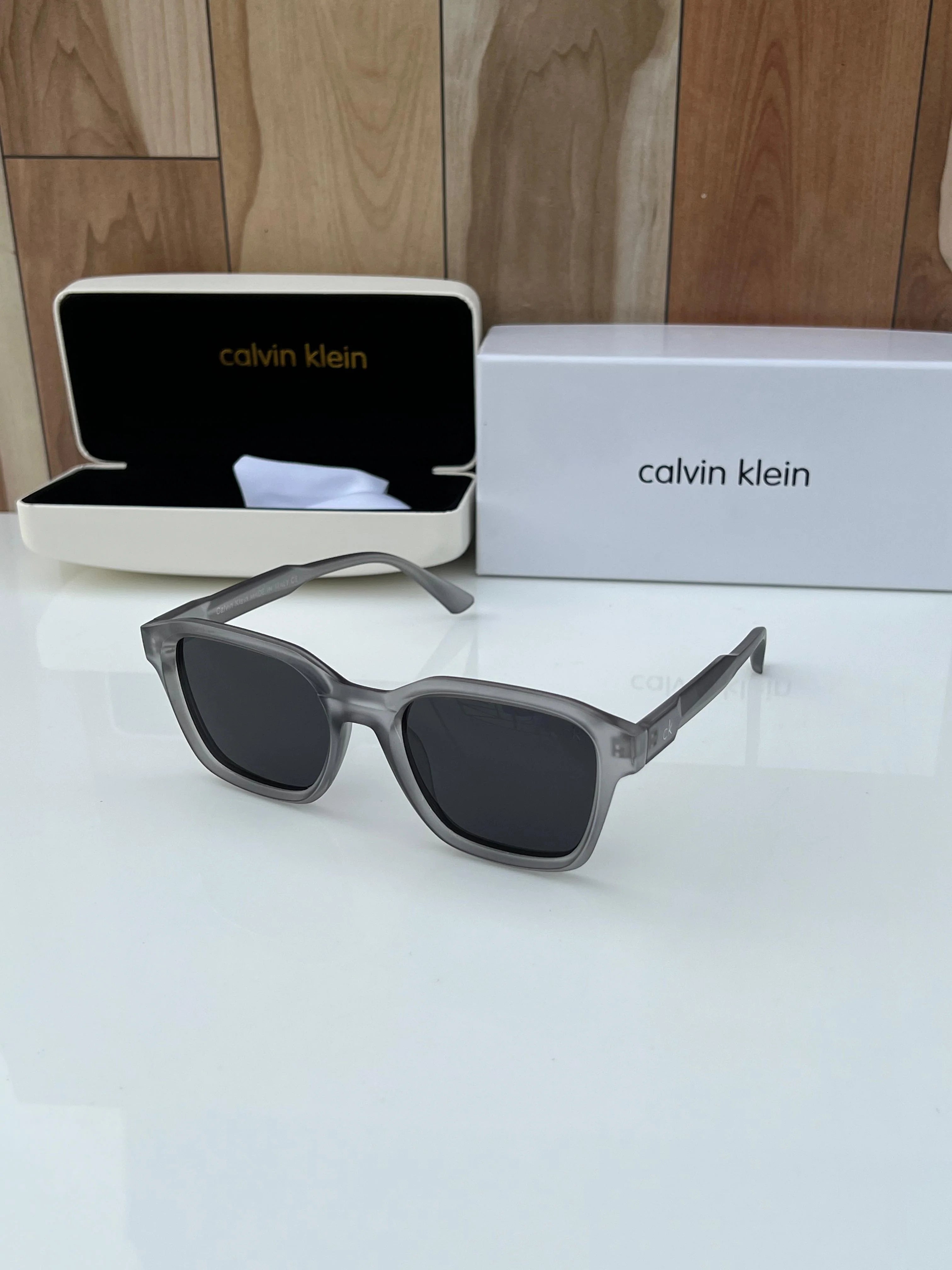 Calvi_n_klein 4582