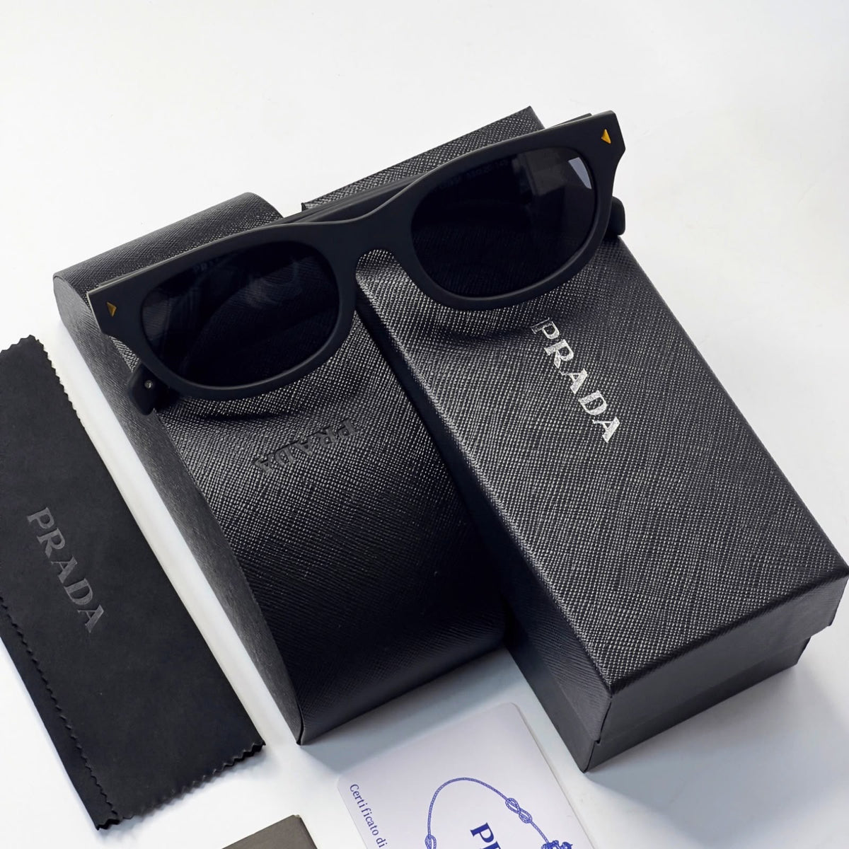 Pra_da matt black gold line sunglasses