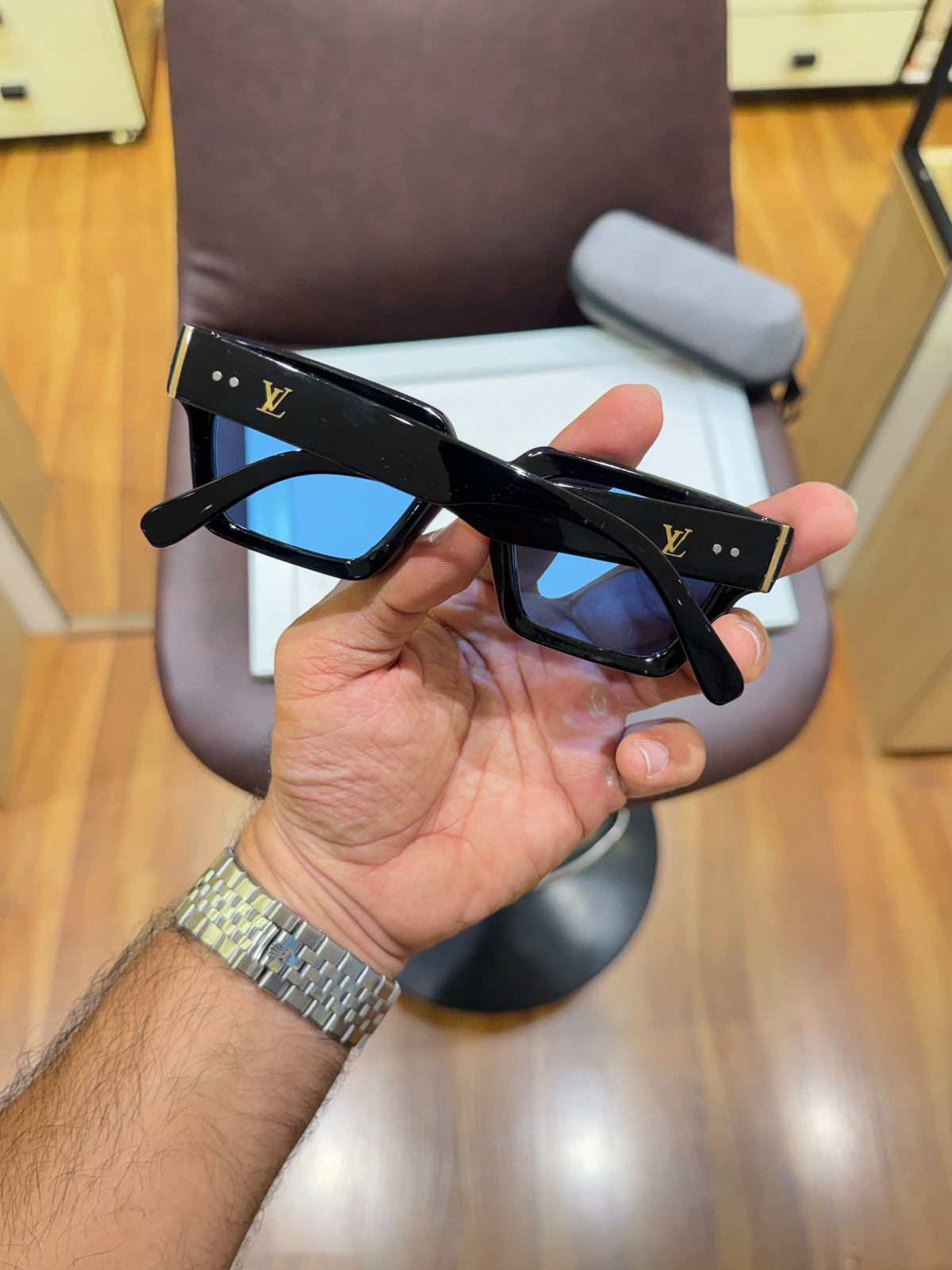 Louis_vuitton blue black party wear for sunglasses