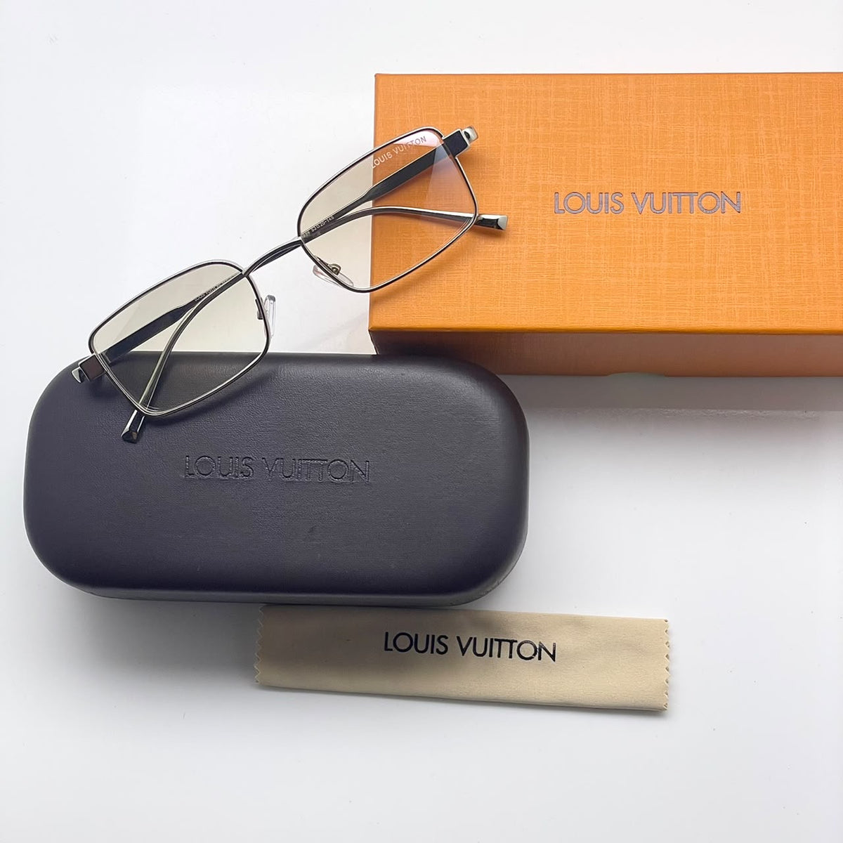 Lou_is vui_tton silver plano luxury with original box kit