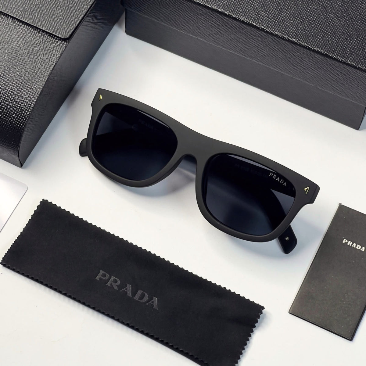 Pra_da black golden premium shade