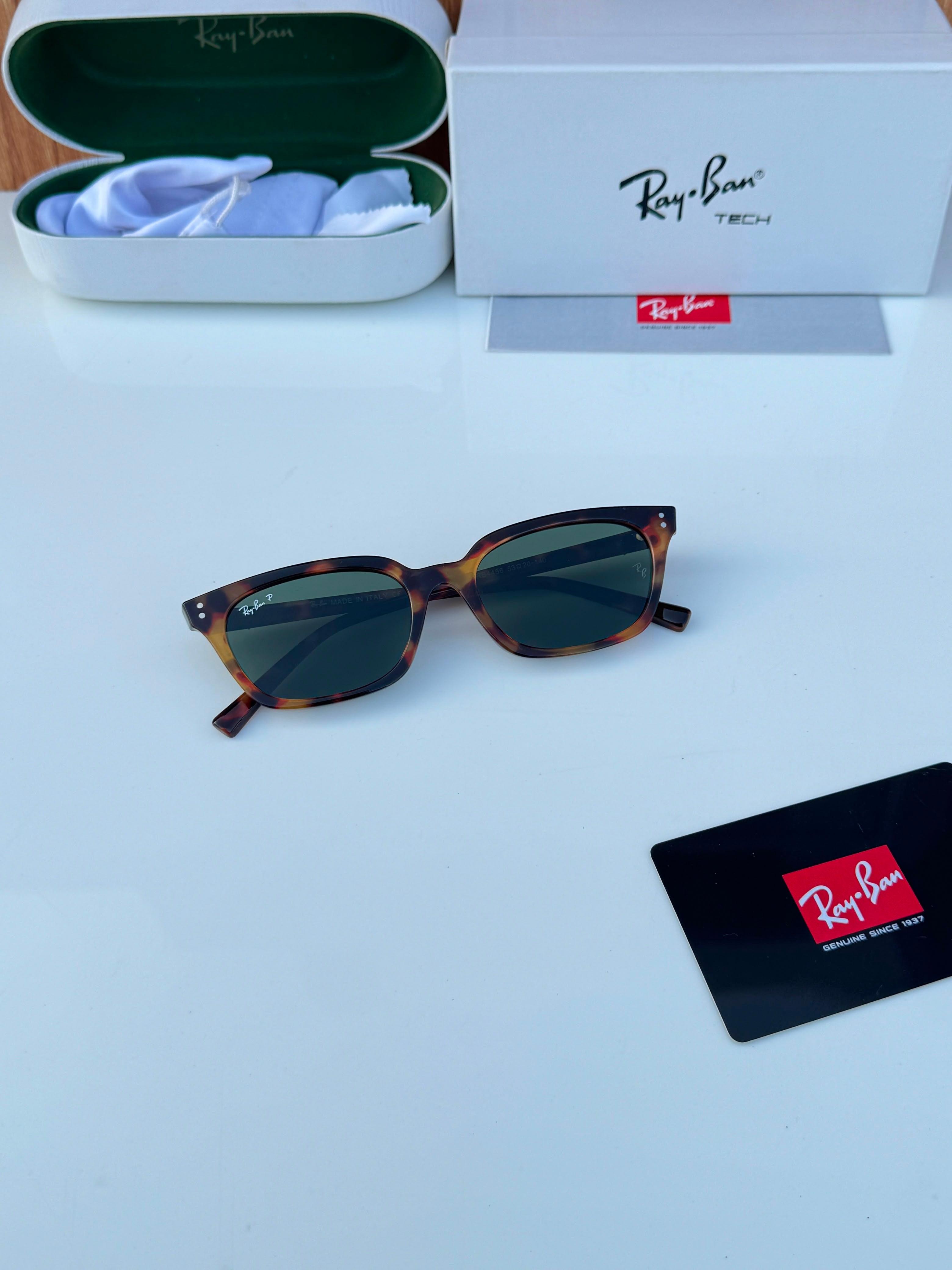 Ray_ban tiger green with box kit