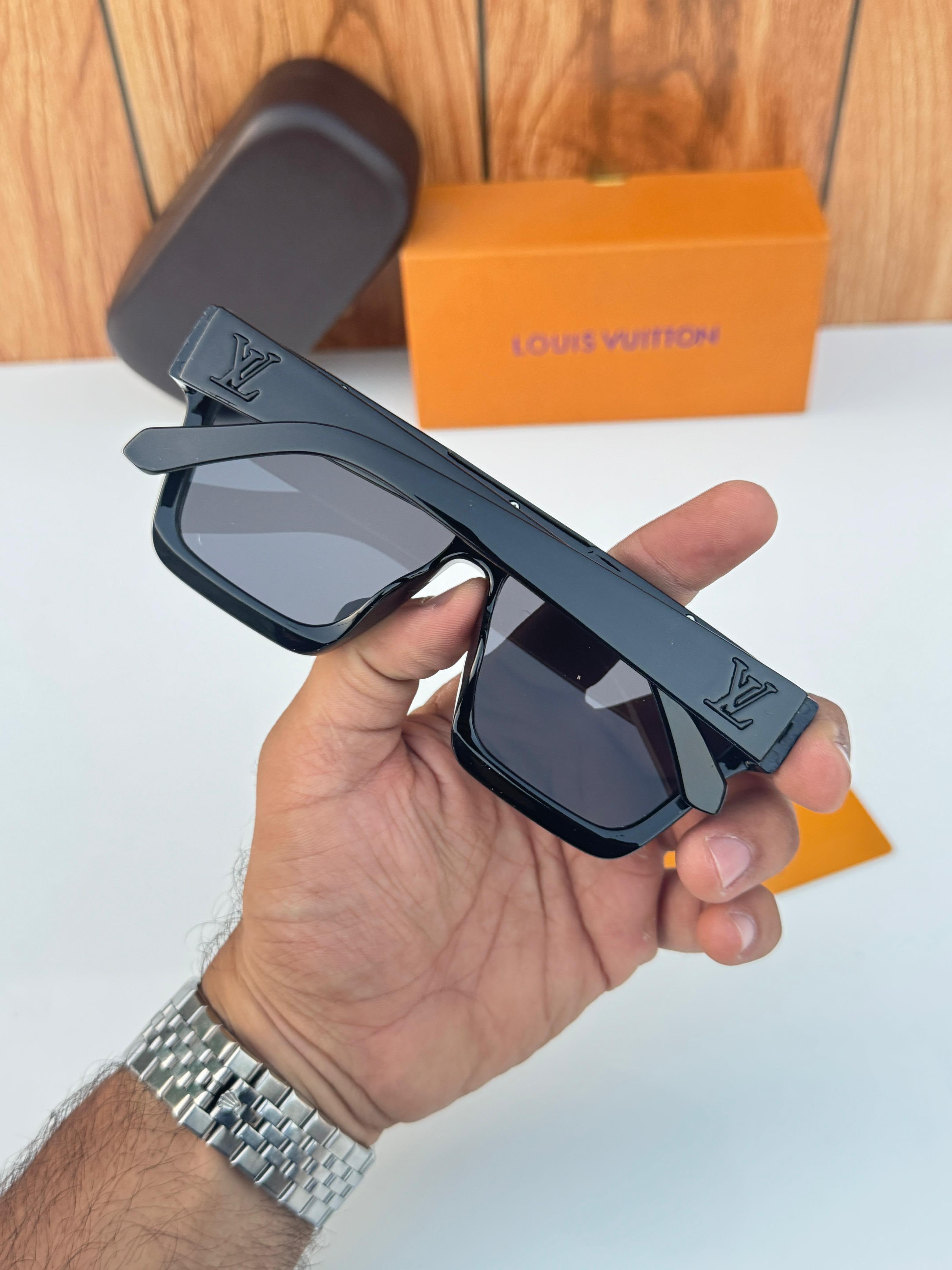 Lou_is vuitton full black with box kit