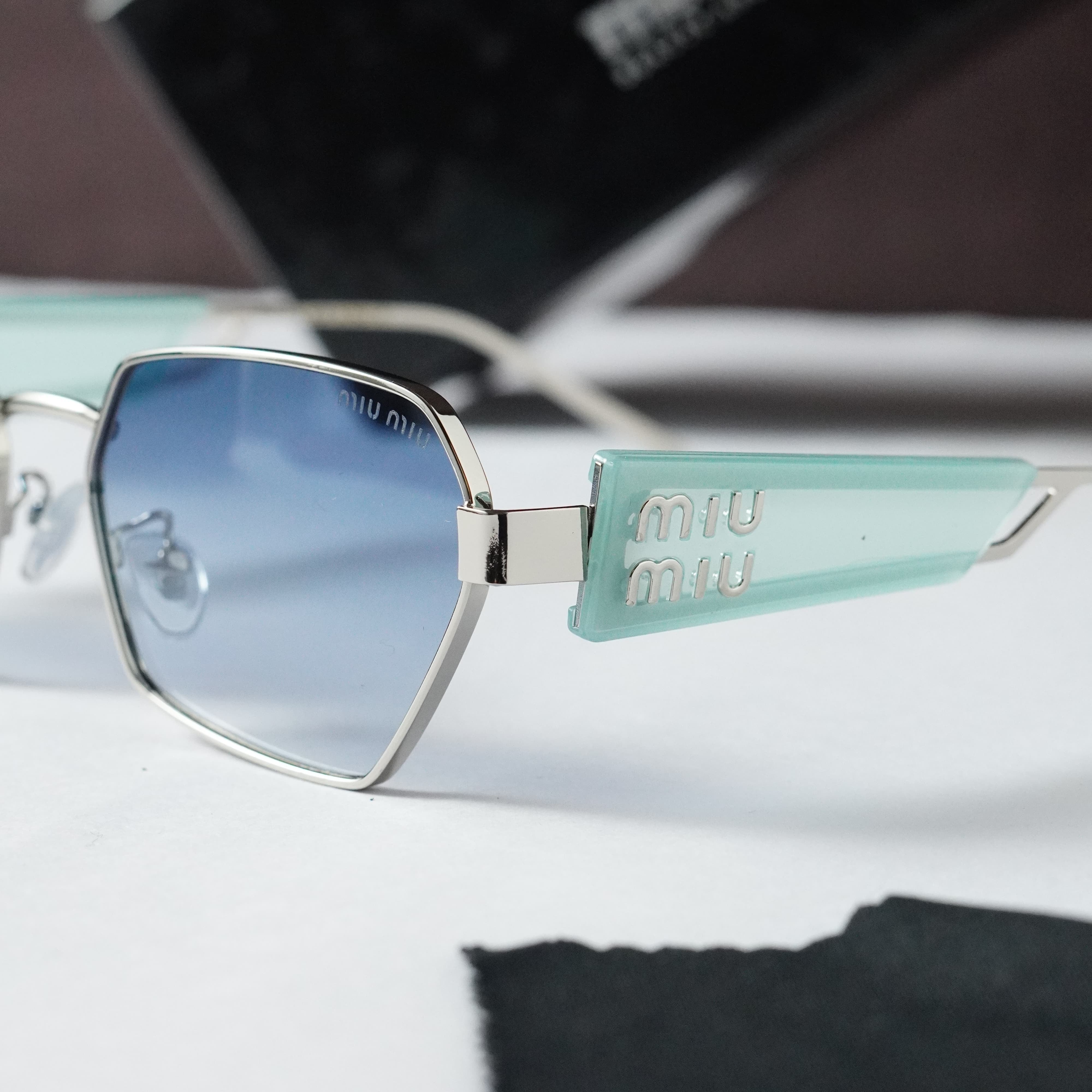 Miu_miu silver blue unisex with box kit
