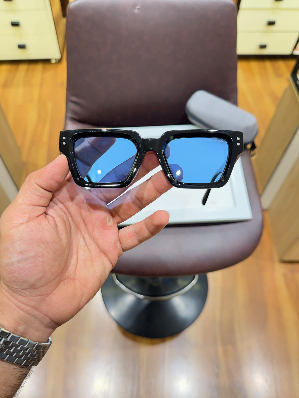 Louis_vuitton blue black party wear for sunglasses