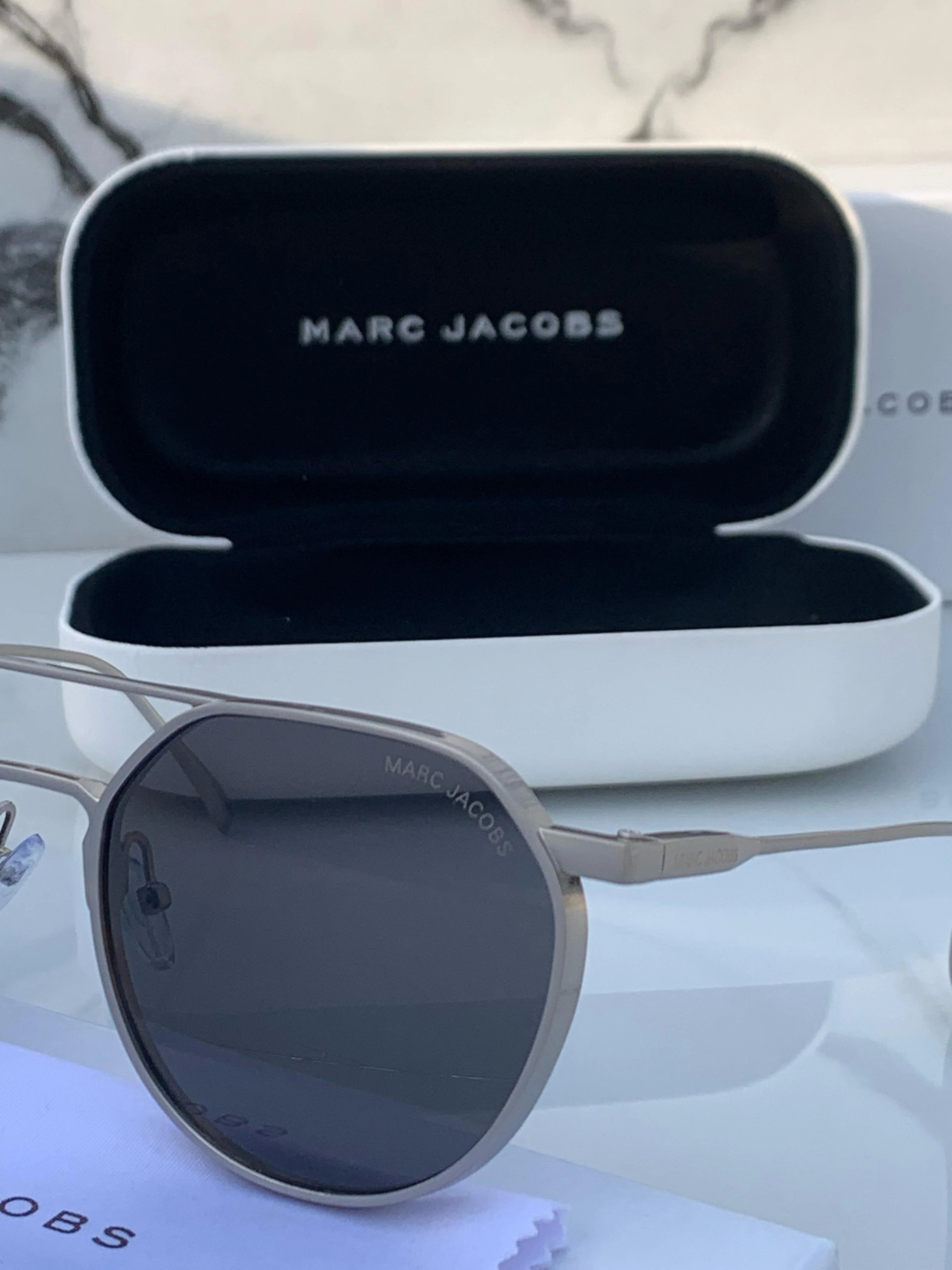 MA_RC_jac_obs metal silver black