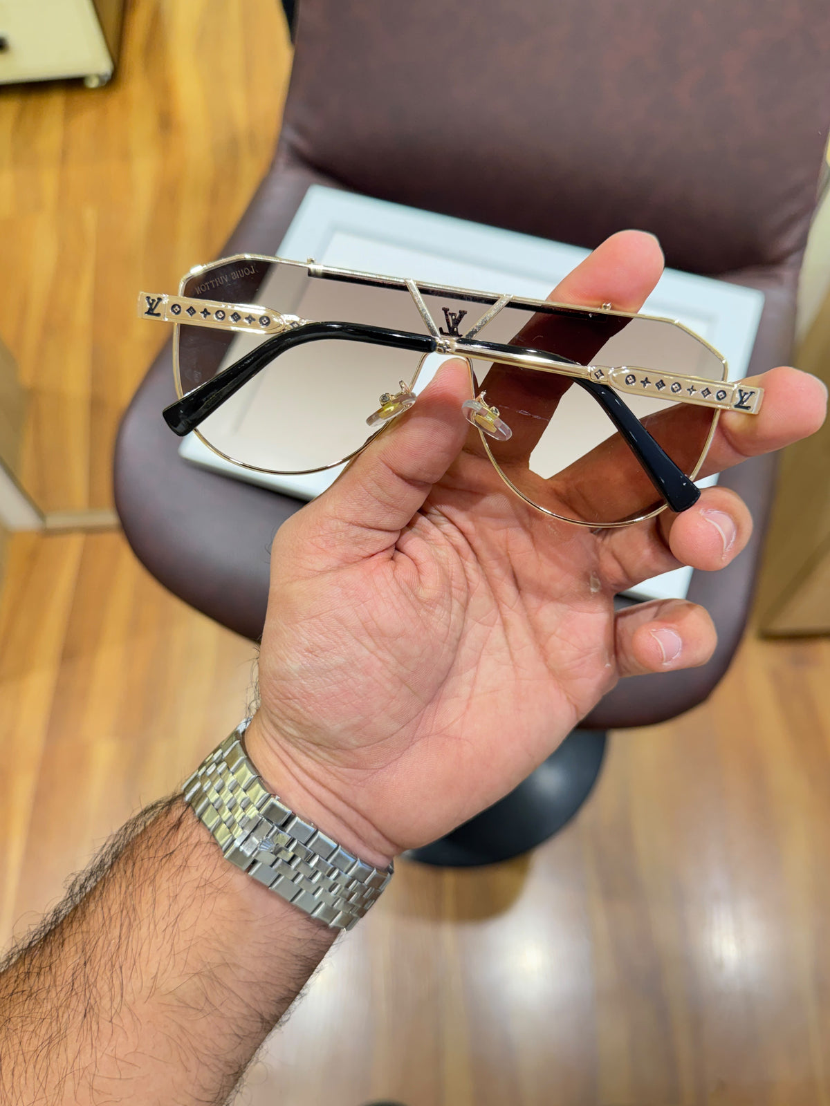 Louis_vuitton gold black sunglasses