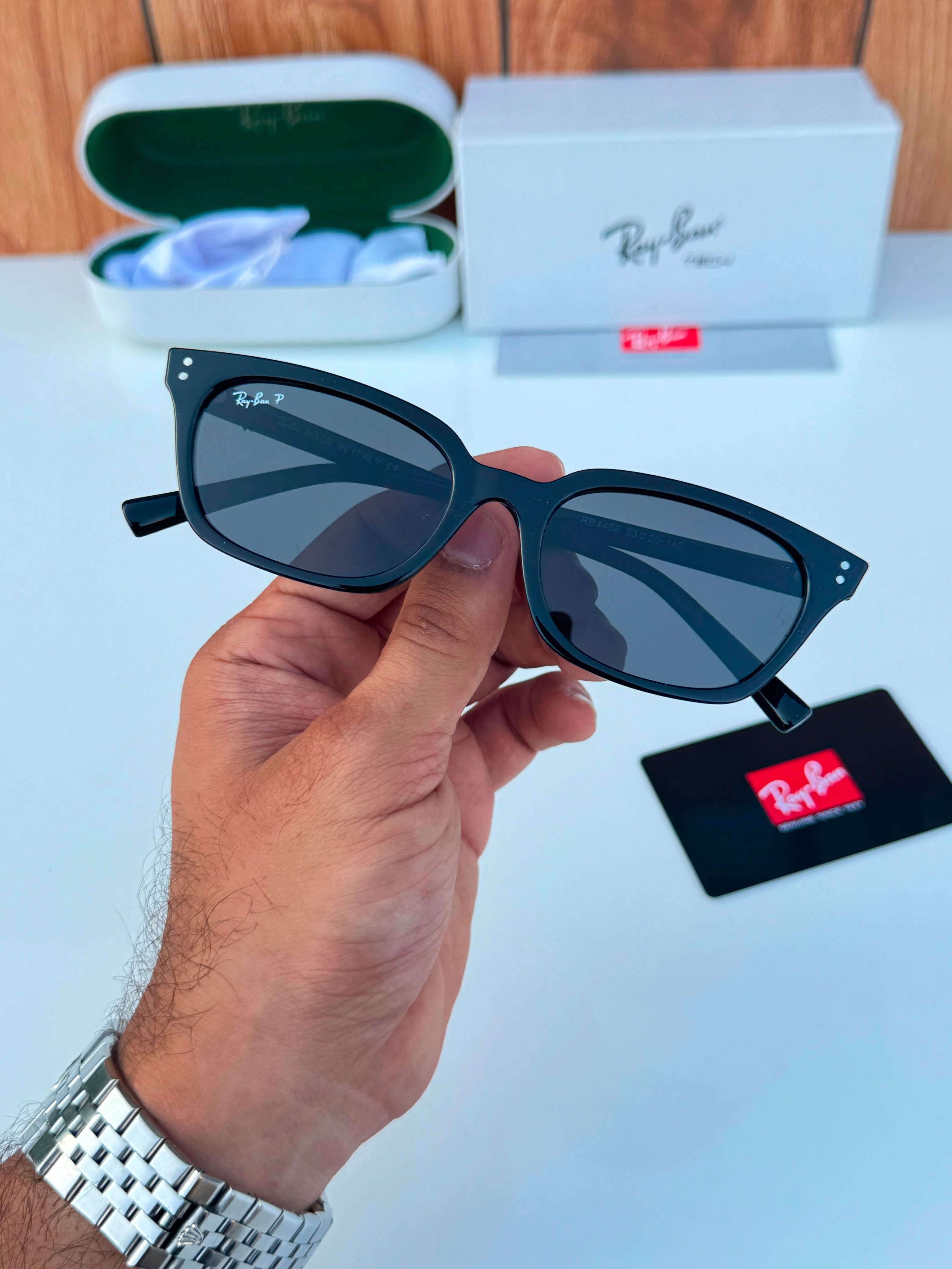 Ray_ban unisex black with box kit
