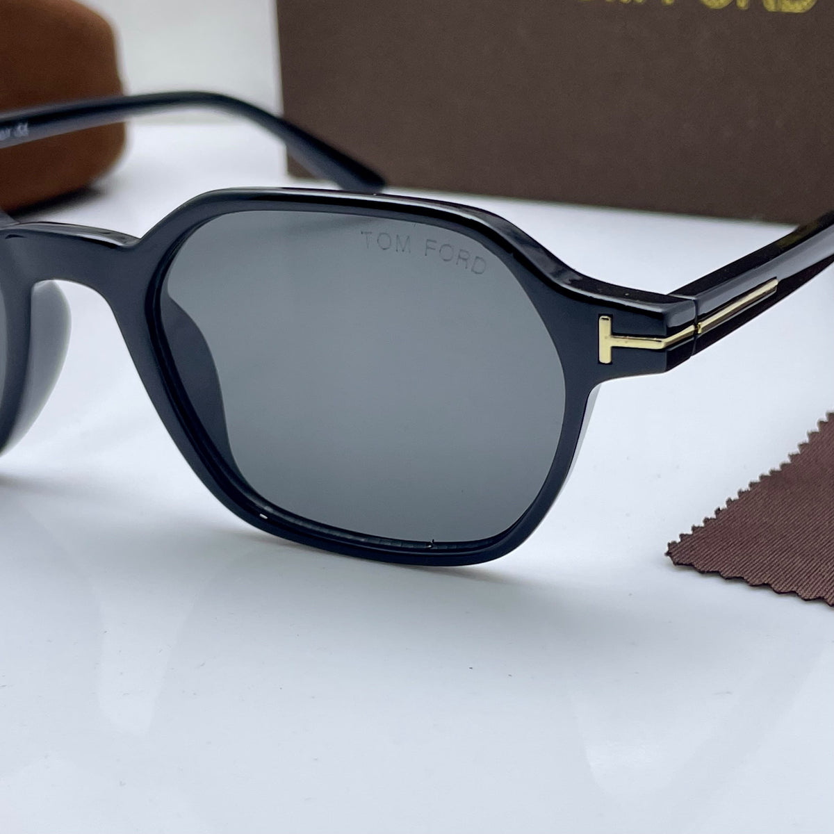 Tom_ford glossy full black sunglasses with original box kit