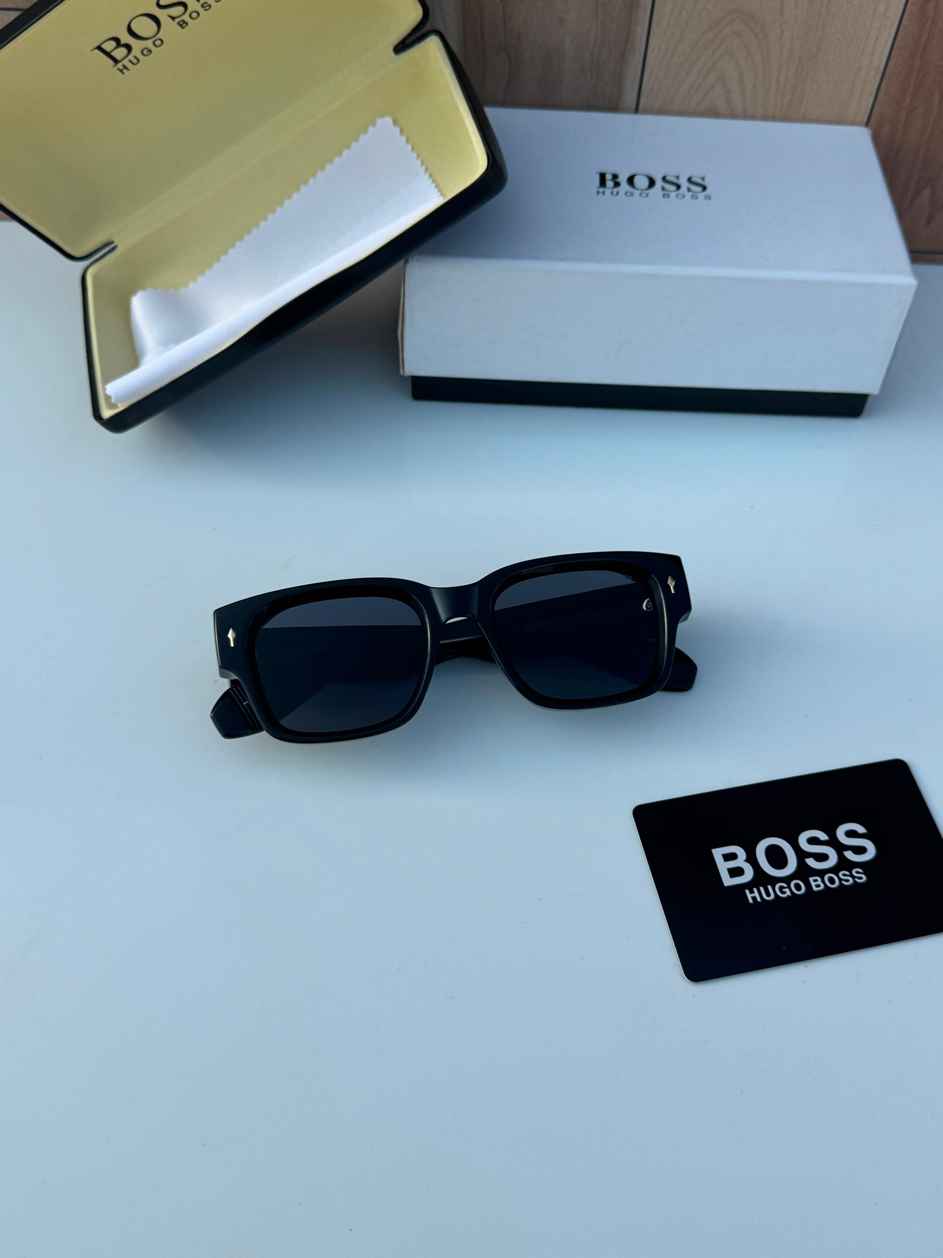 Hu_go boss full black with box kit
