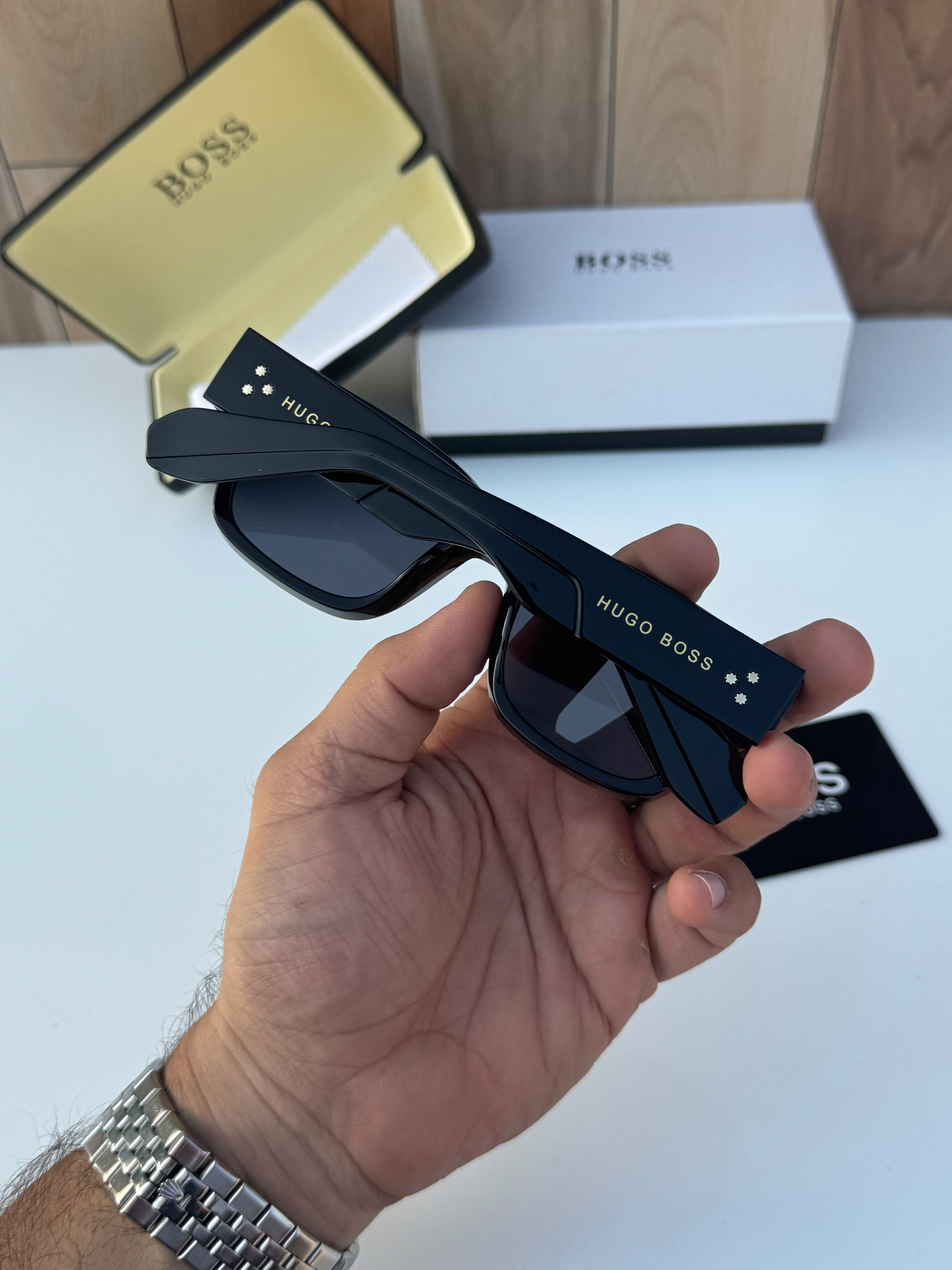 Hu_go boss full black with box kit