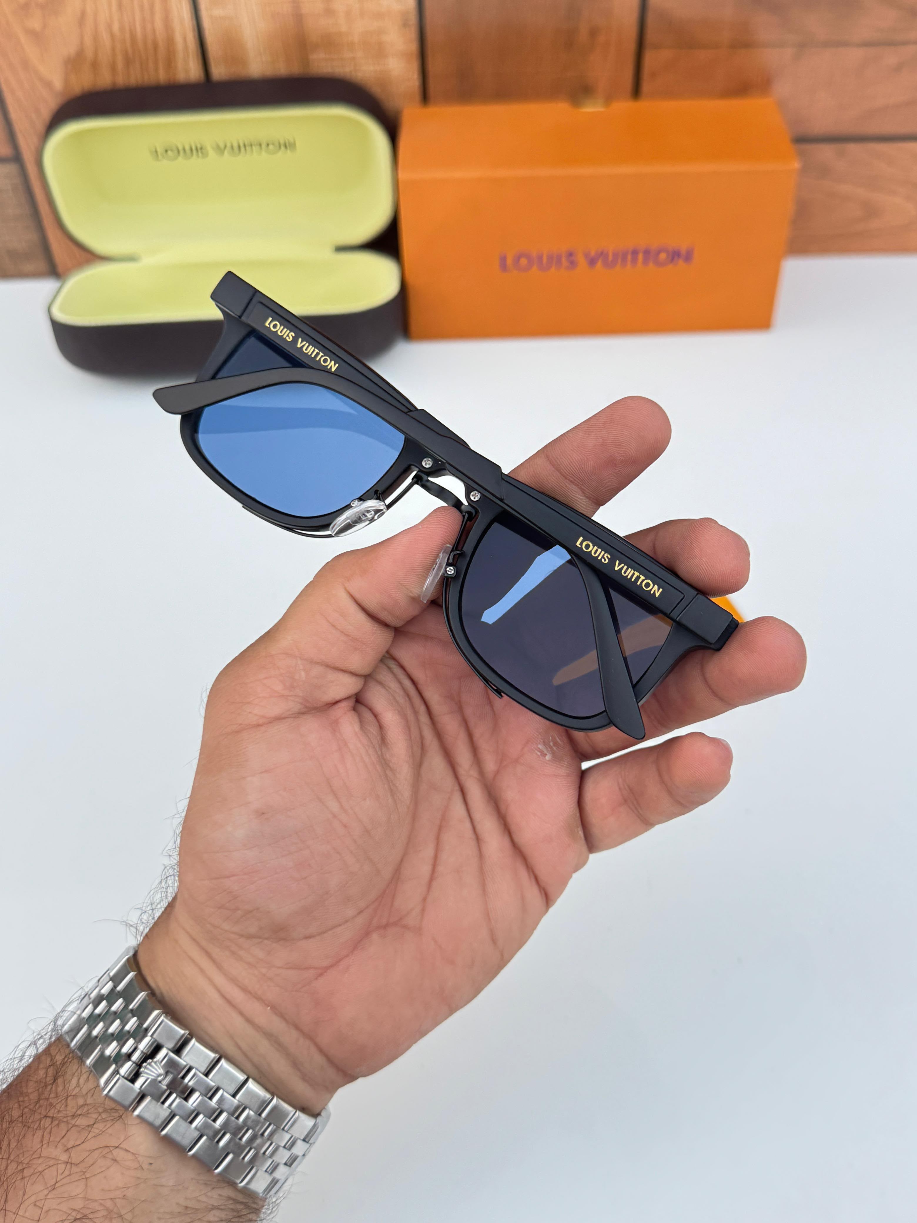 Lou_is vuitton black&blue sunglasses with box kit