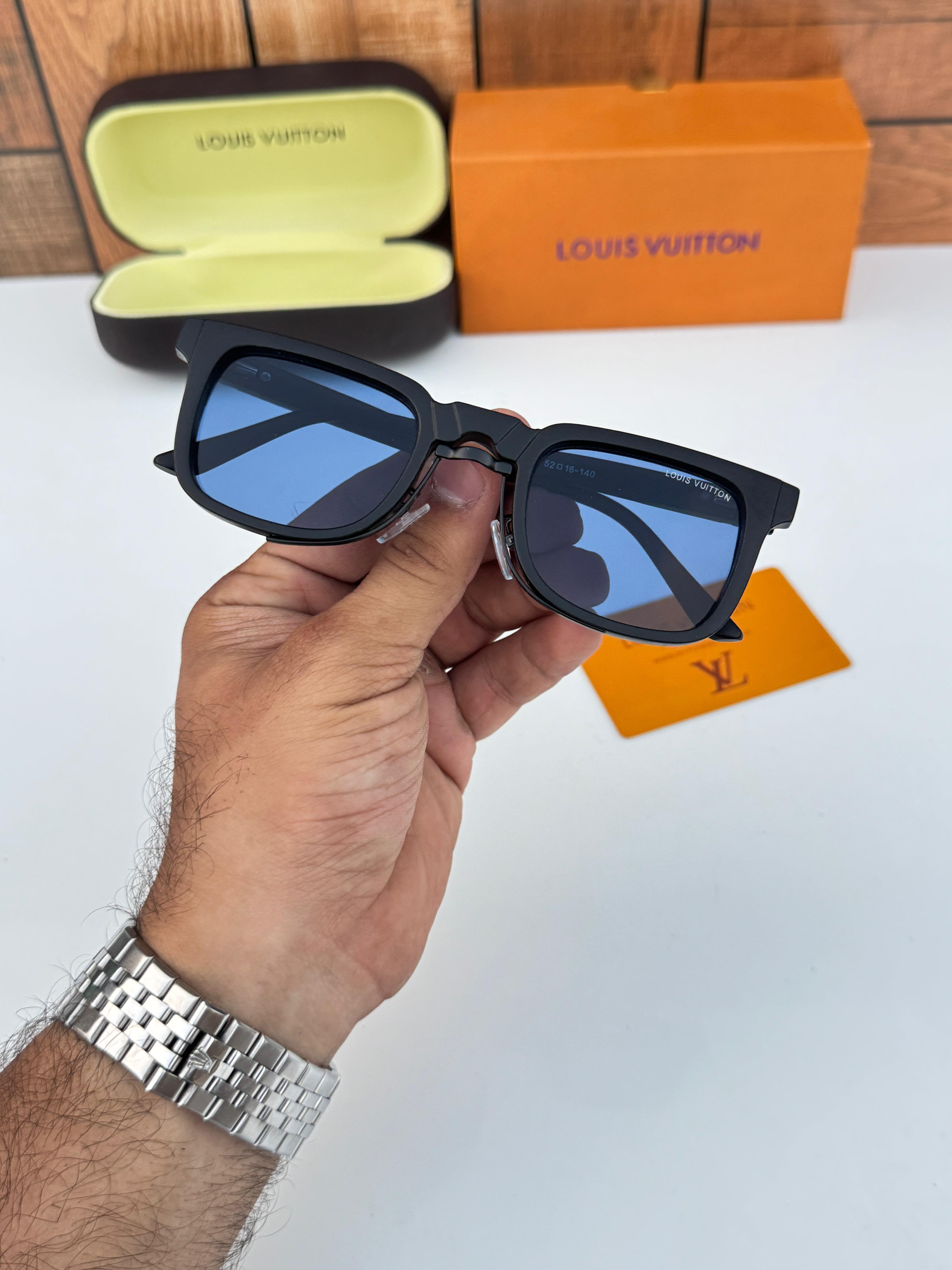 Lou_is vuitton black&blue sunglasses with box kit