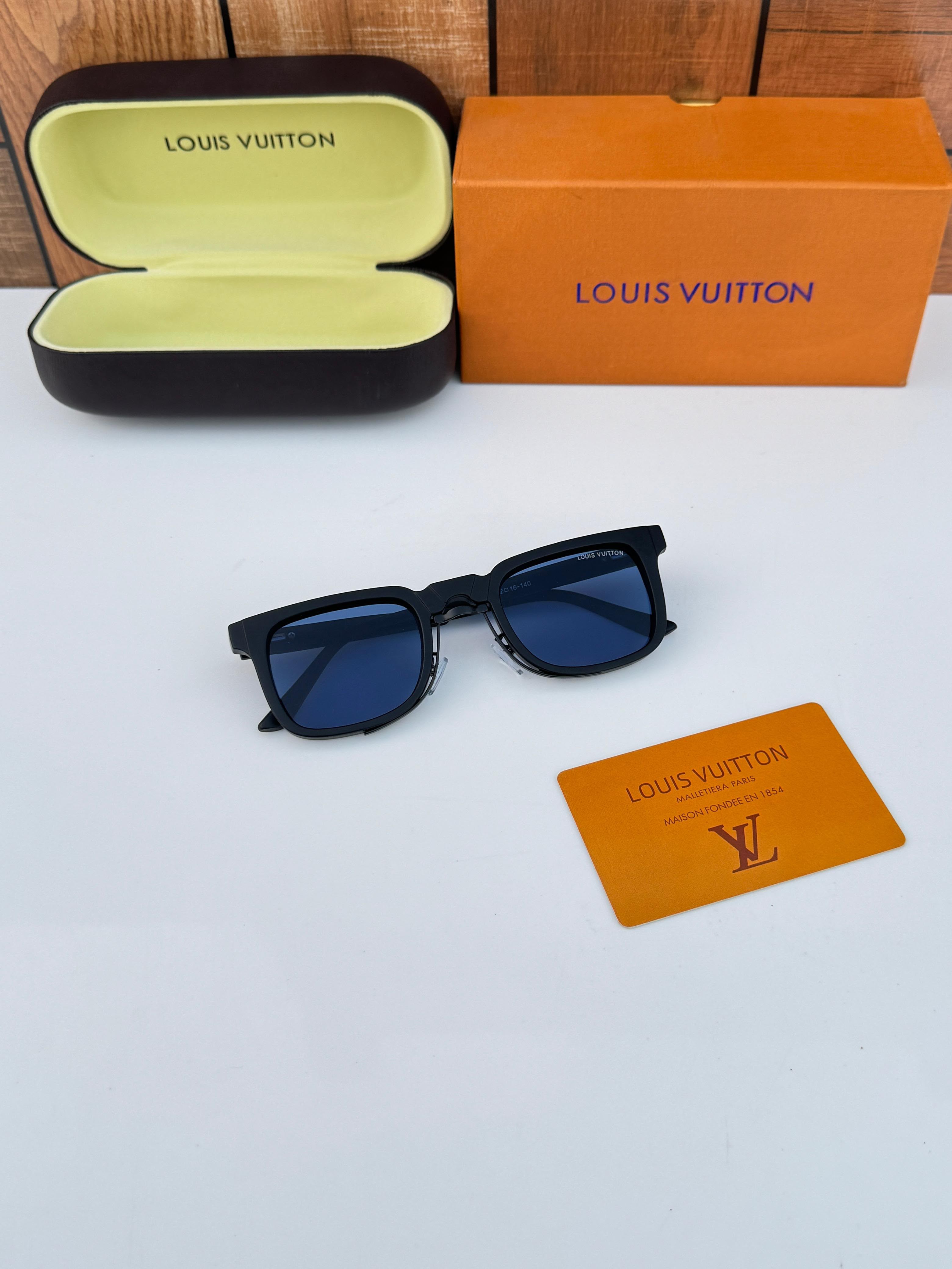 Lou_is vuitton black&blue sunglasses with box kit
