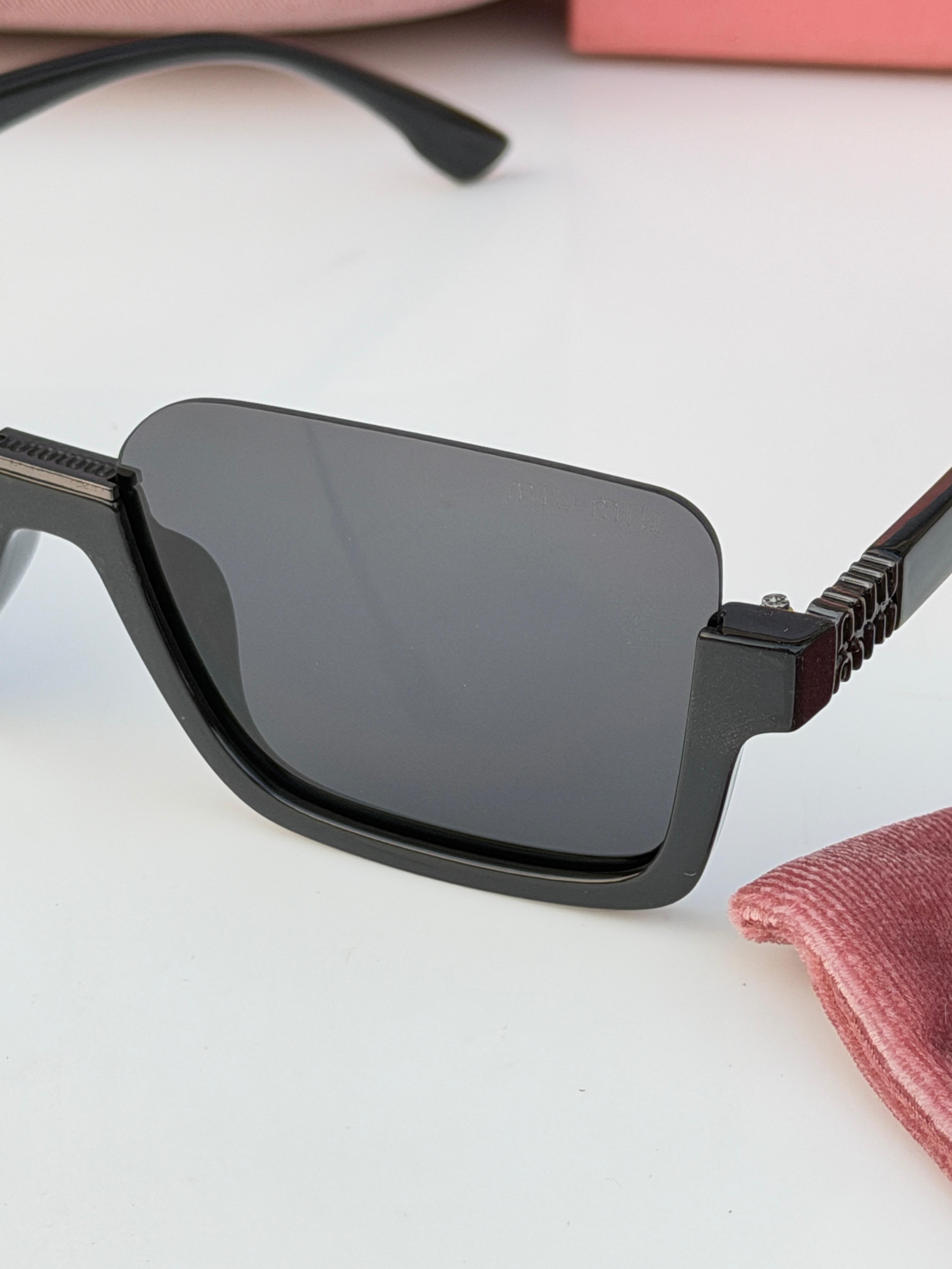 Miu_miu black for womens with box kit