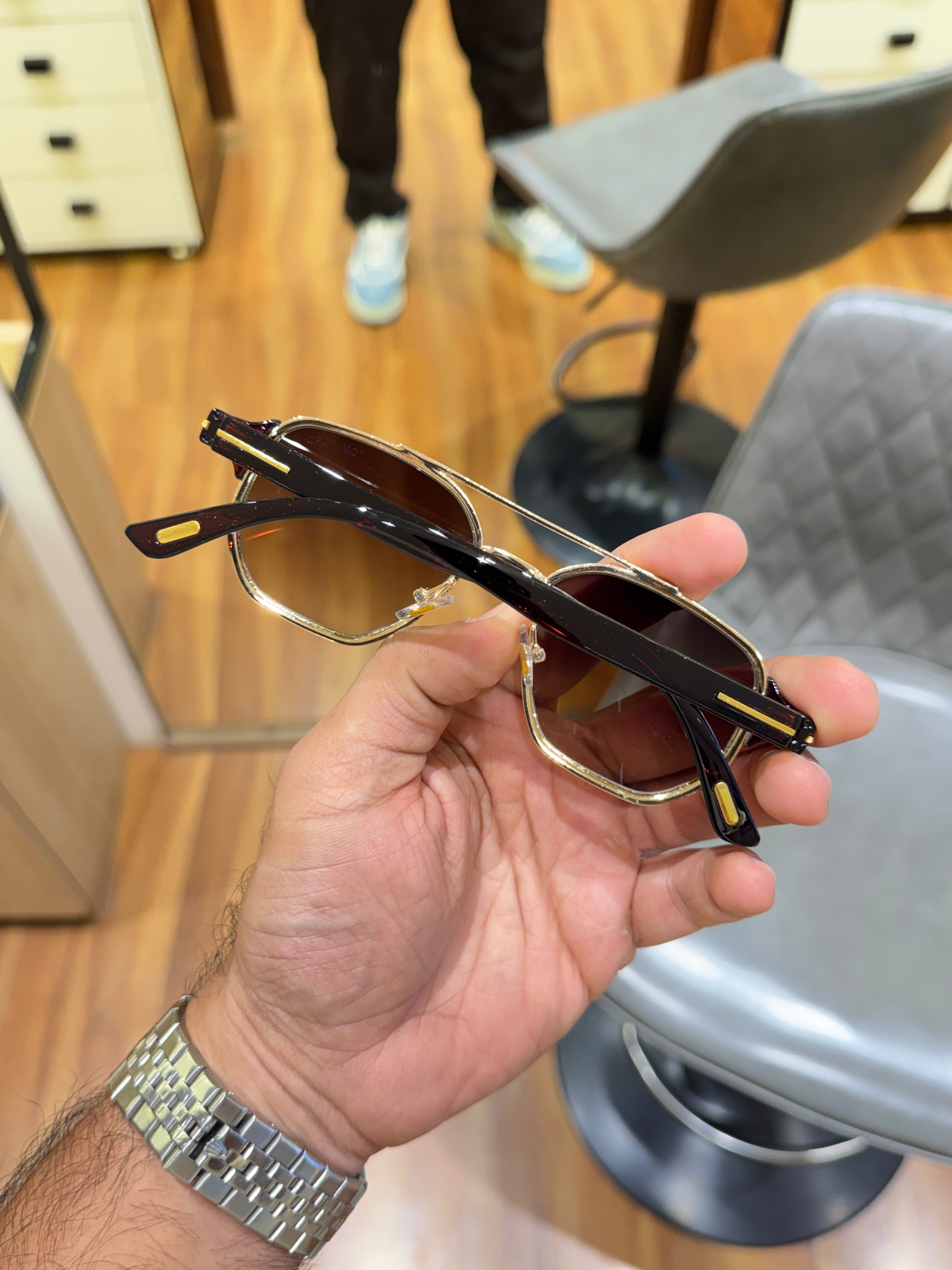 Tom_ford brown golden sunglasses with box kit