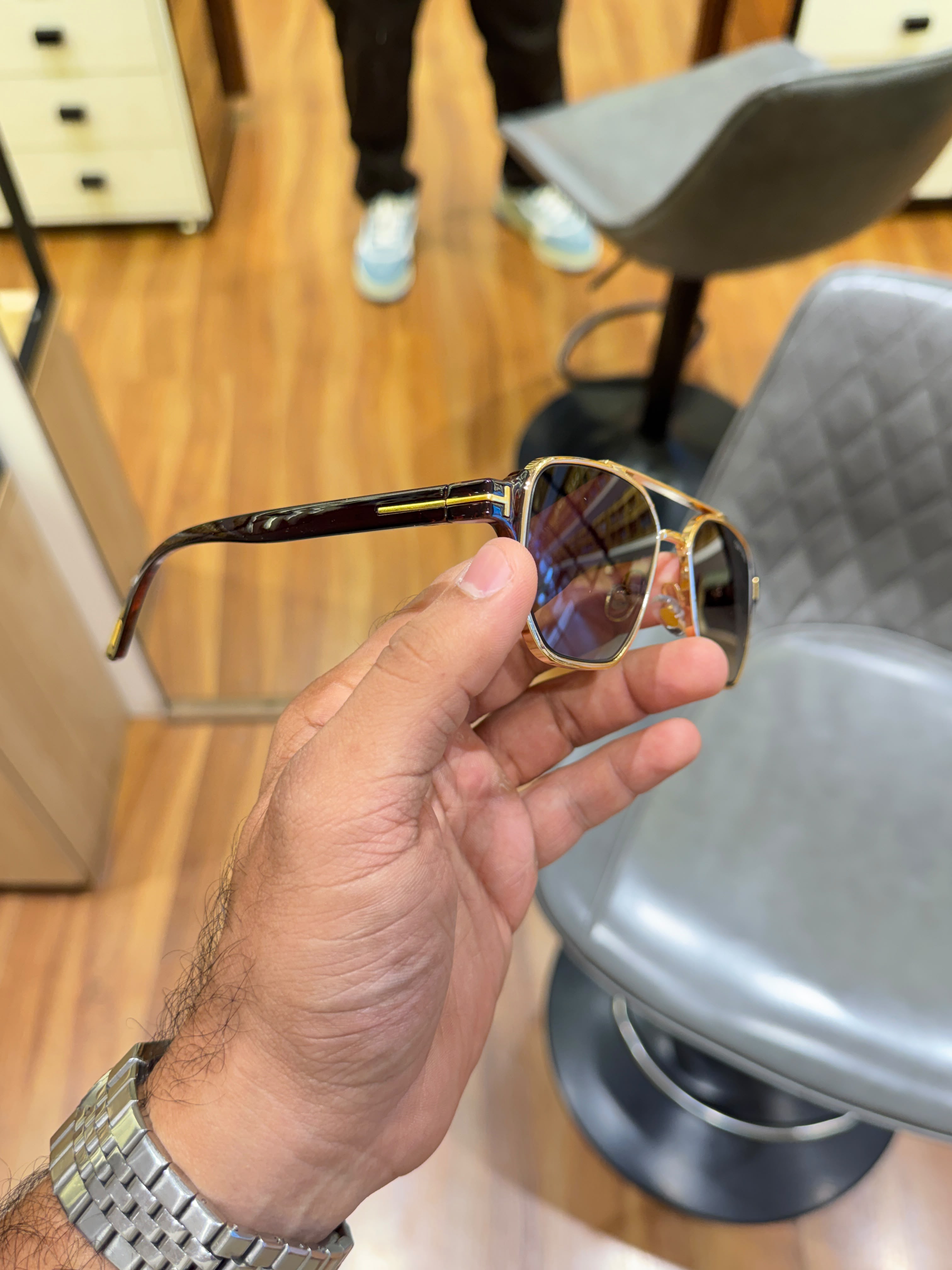 Tom_ford brown golden sunglasses with box kit