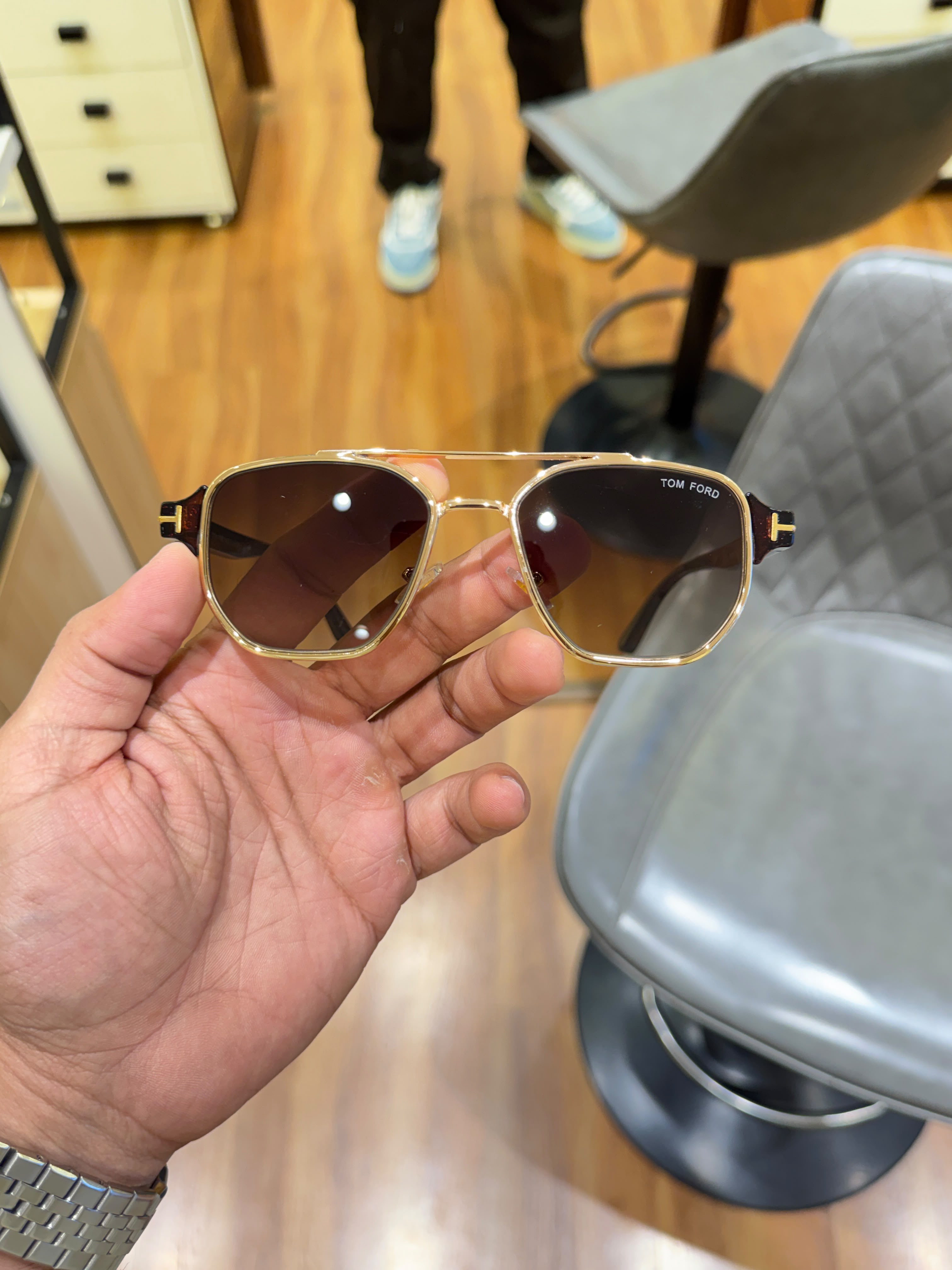 Tom_ford brown golden sunglasses with box kit
