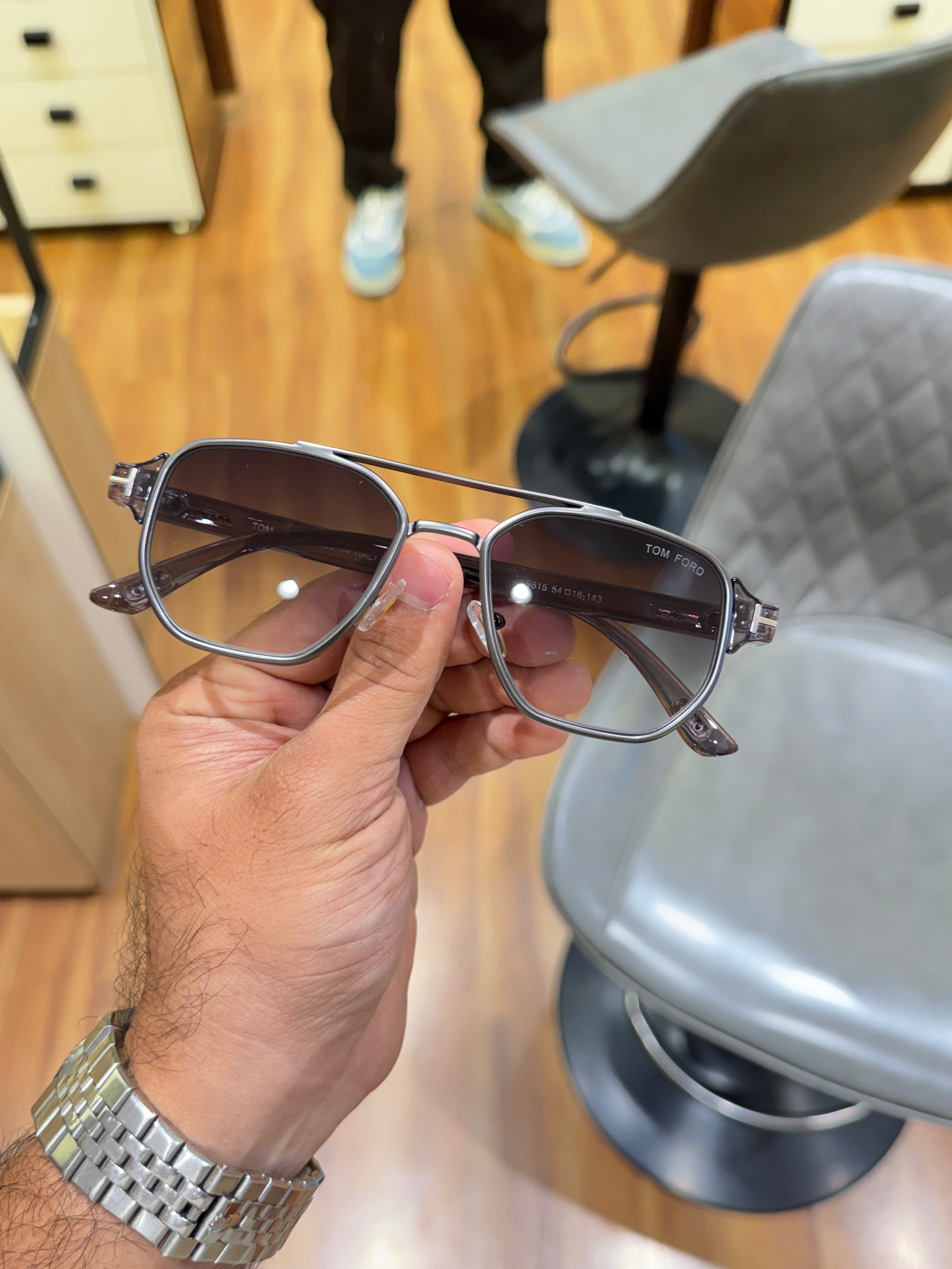 Tom_ford grey brown sunglasses with box kit