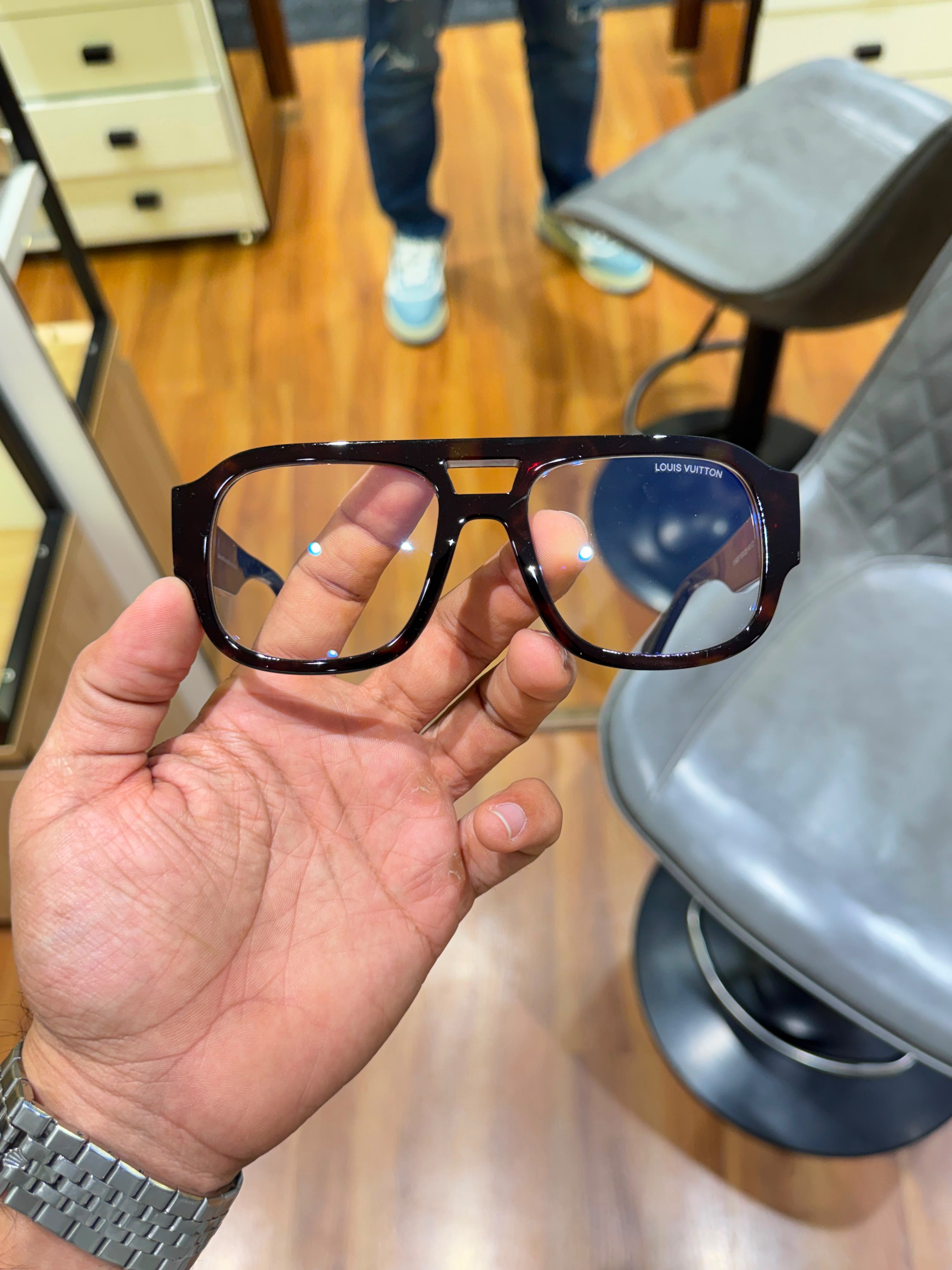 Lou_is vuitton tiger black plano with box kit