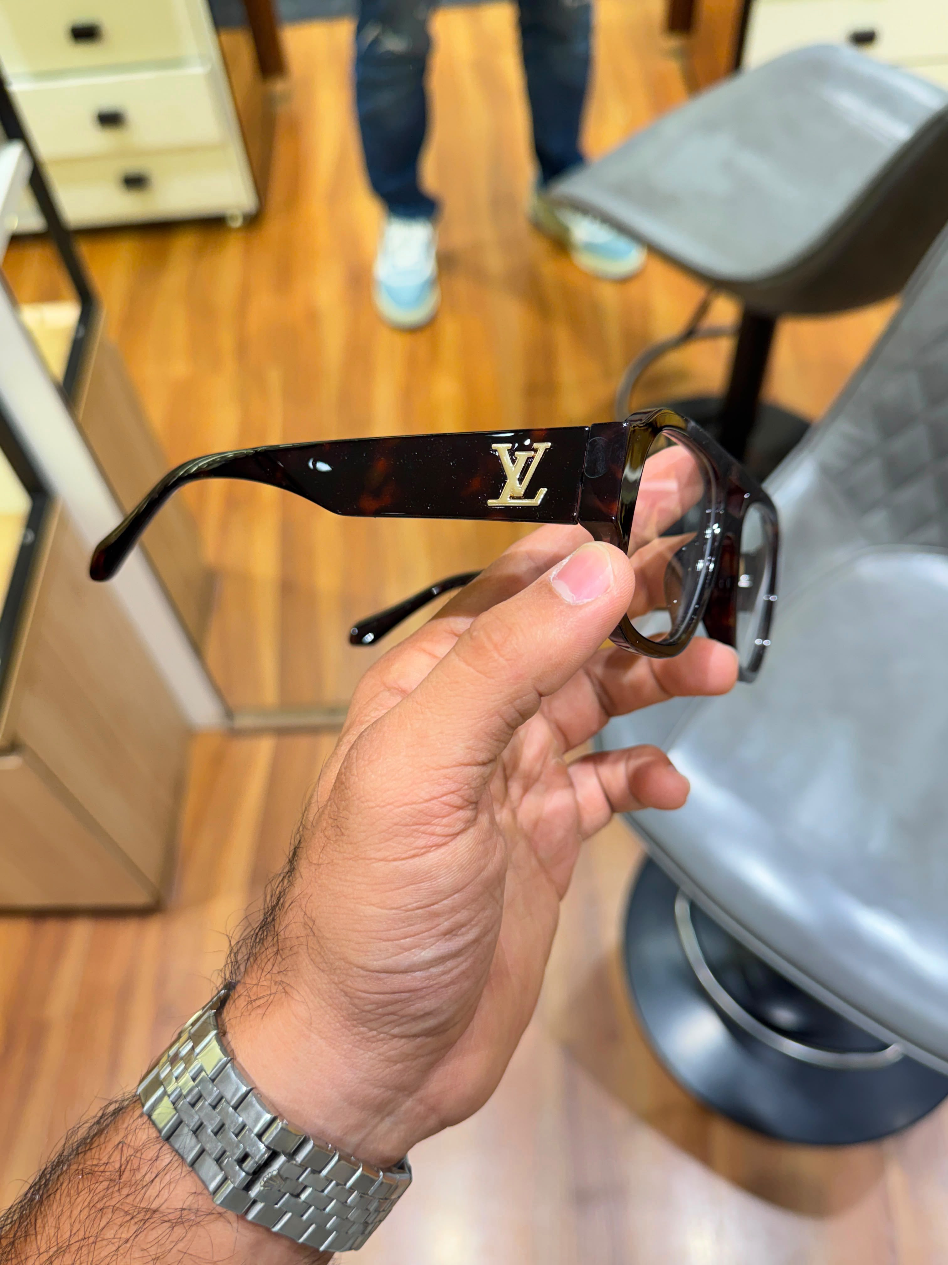 Lou_is vuitton tiger black plano with box kit