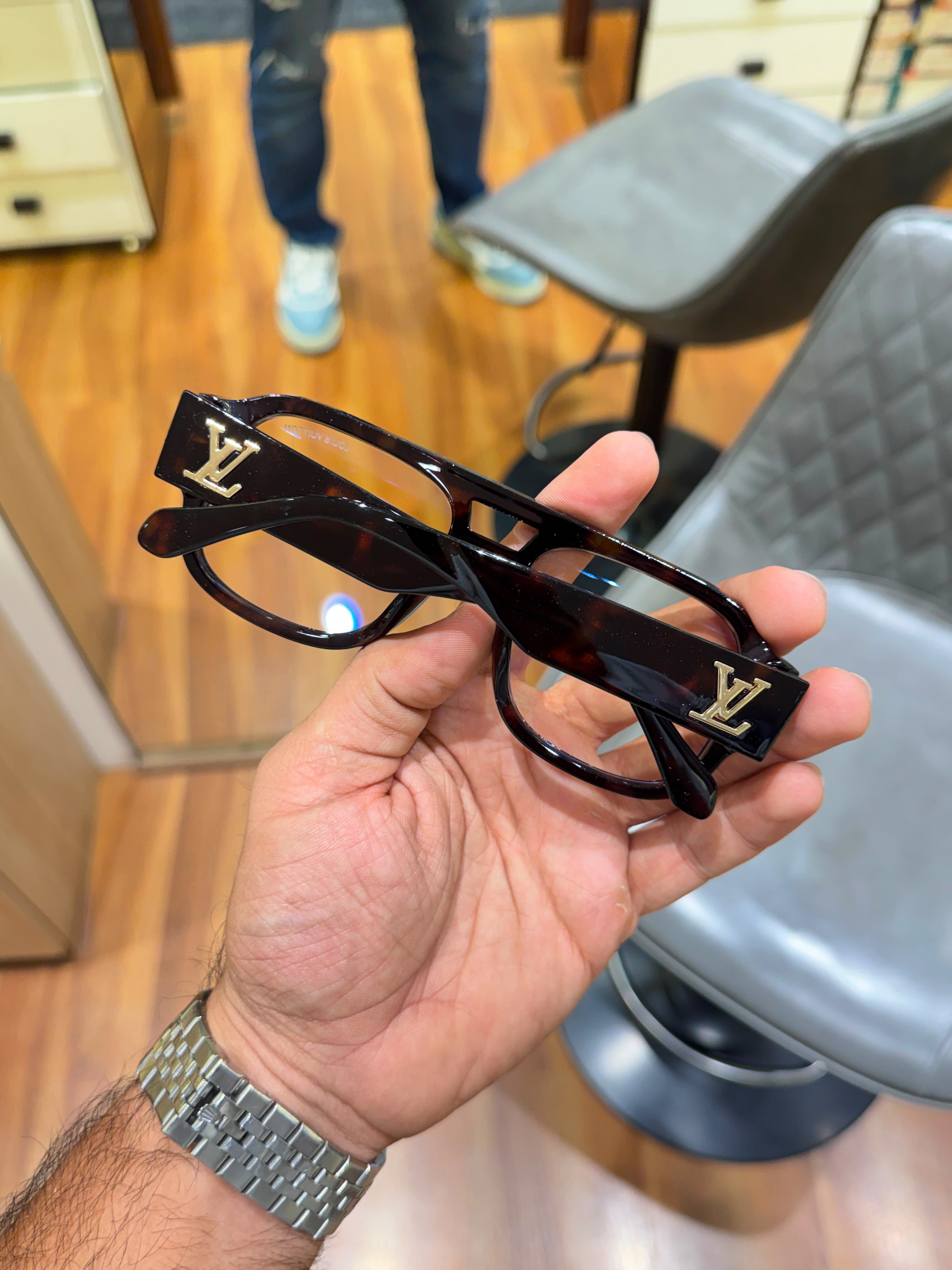 Lou_is vuitton tiger black plano with box kit