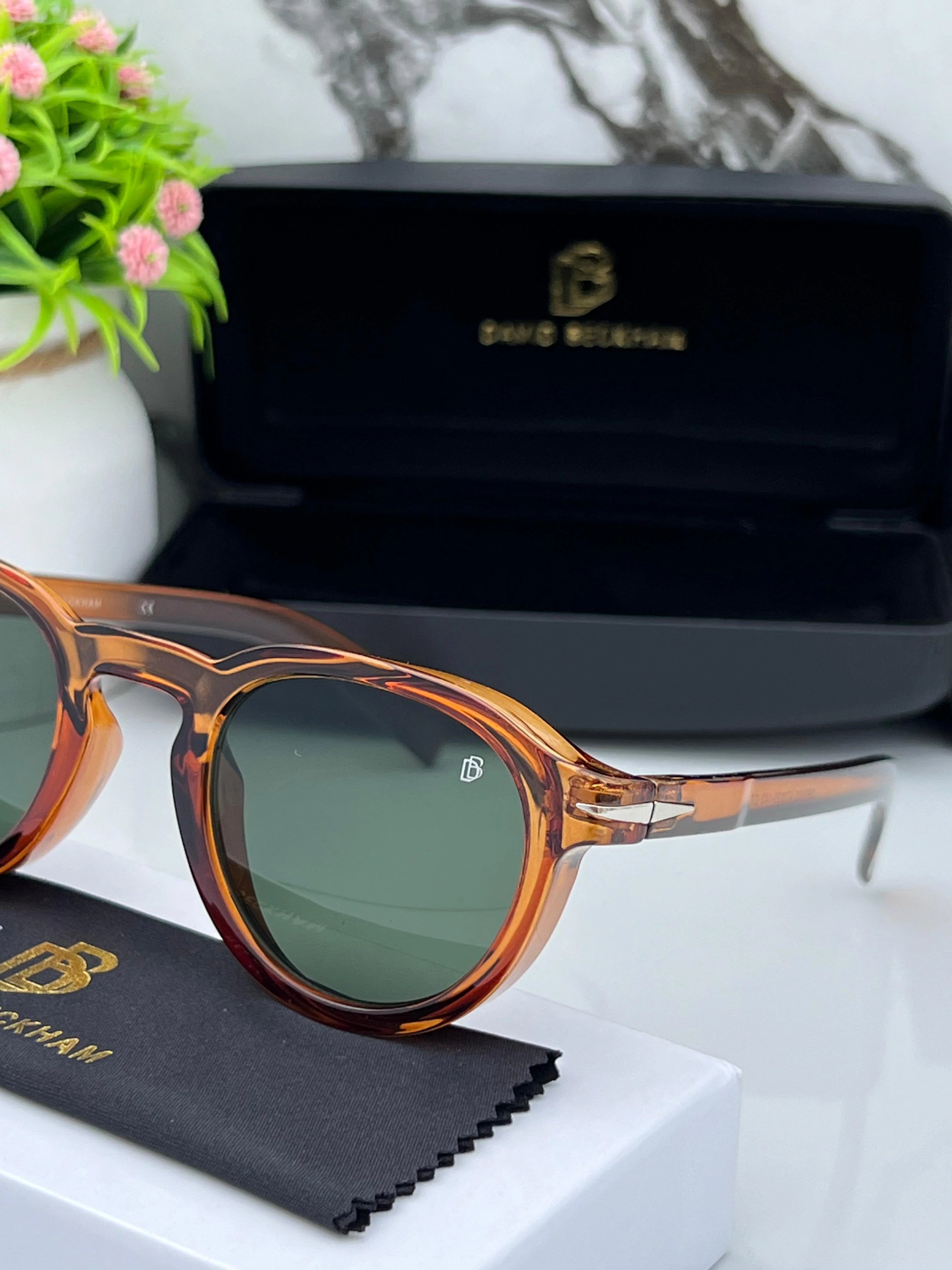 Davi round brown green B