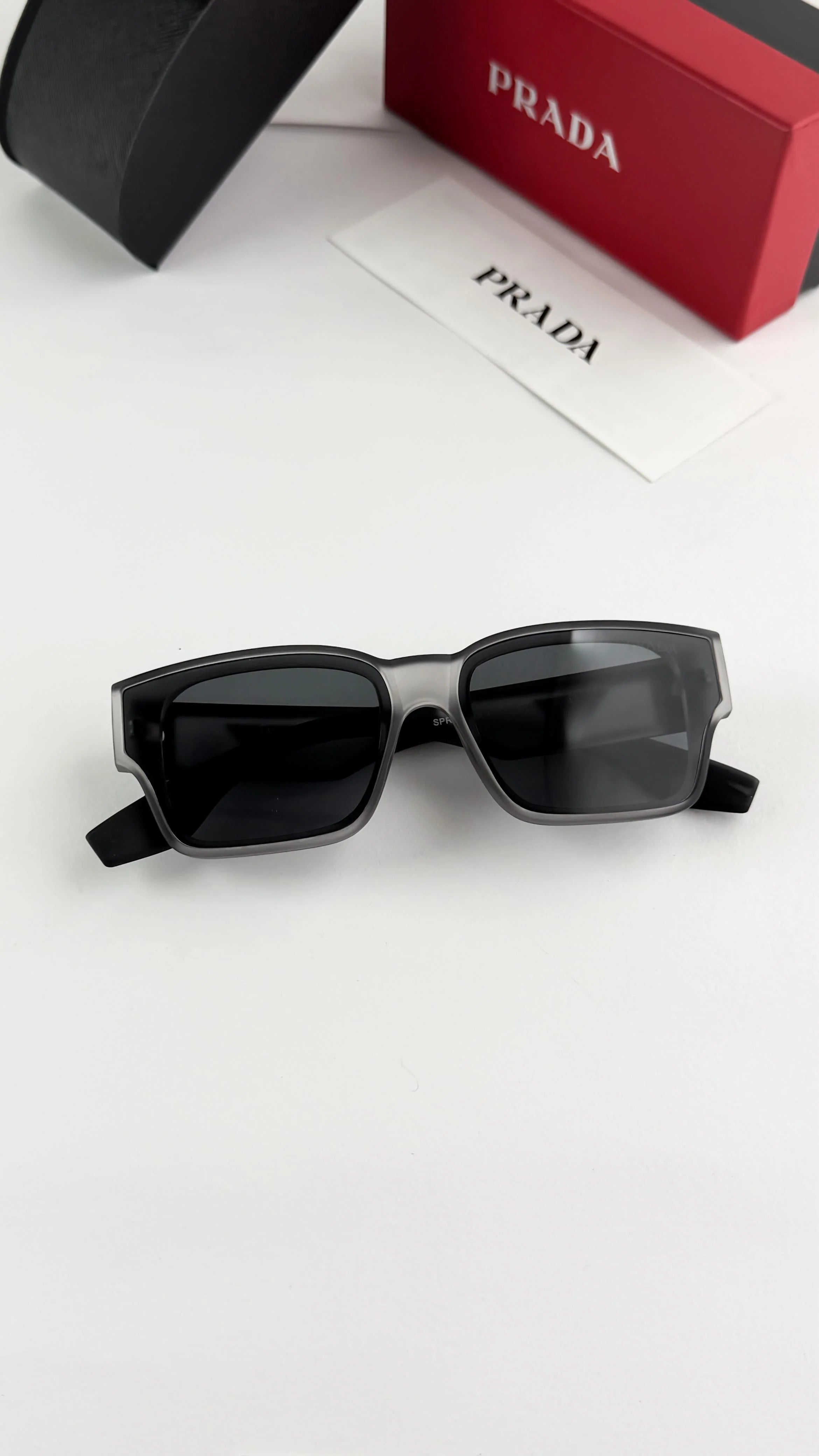 PRA_D_A GREY BLACK 0899