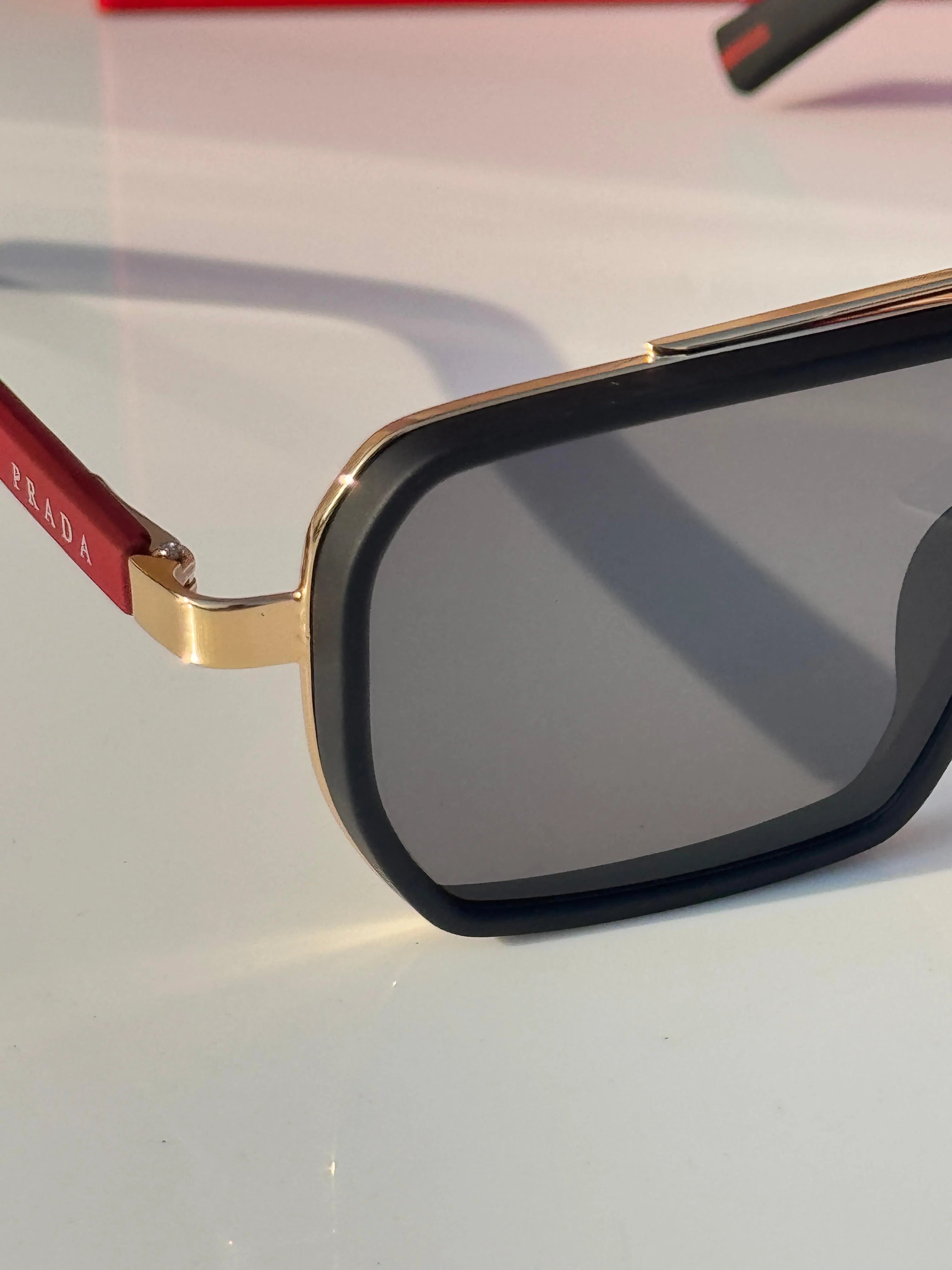 Pra 8151 black gold SUNGLASS