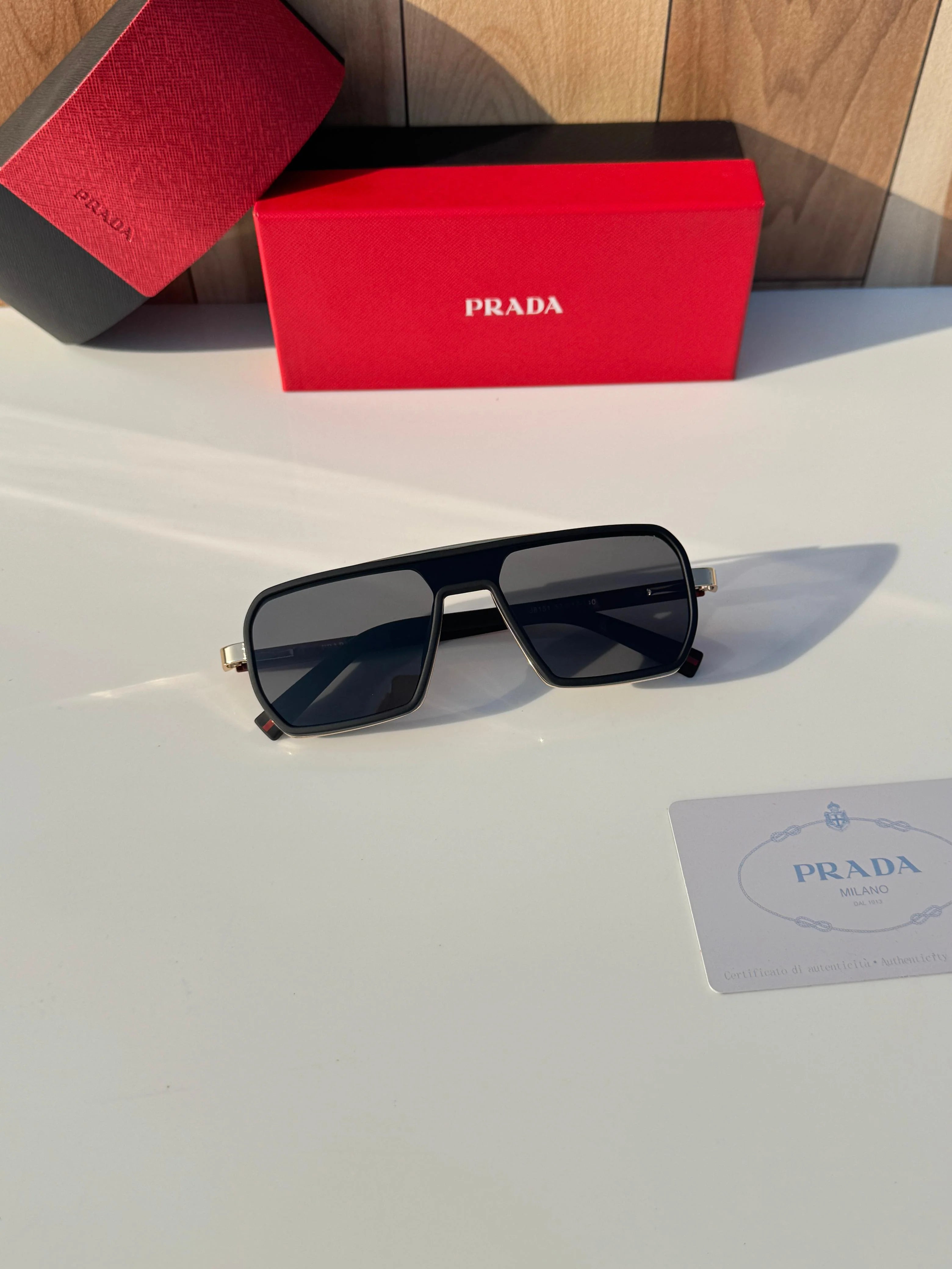 Pra 8151 black gold SUNGLASS
