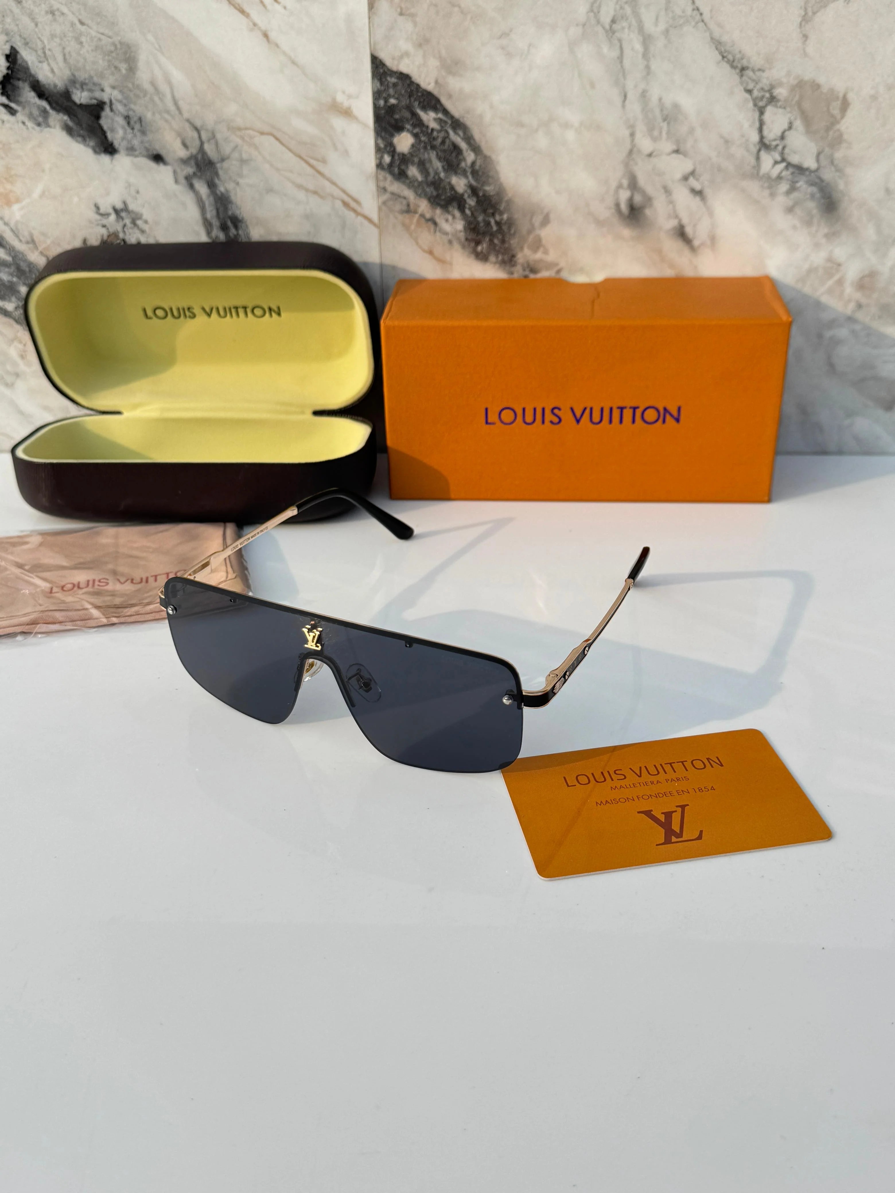 Lou 33015 gold black SUNGLASS