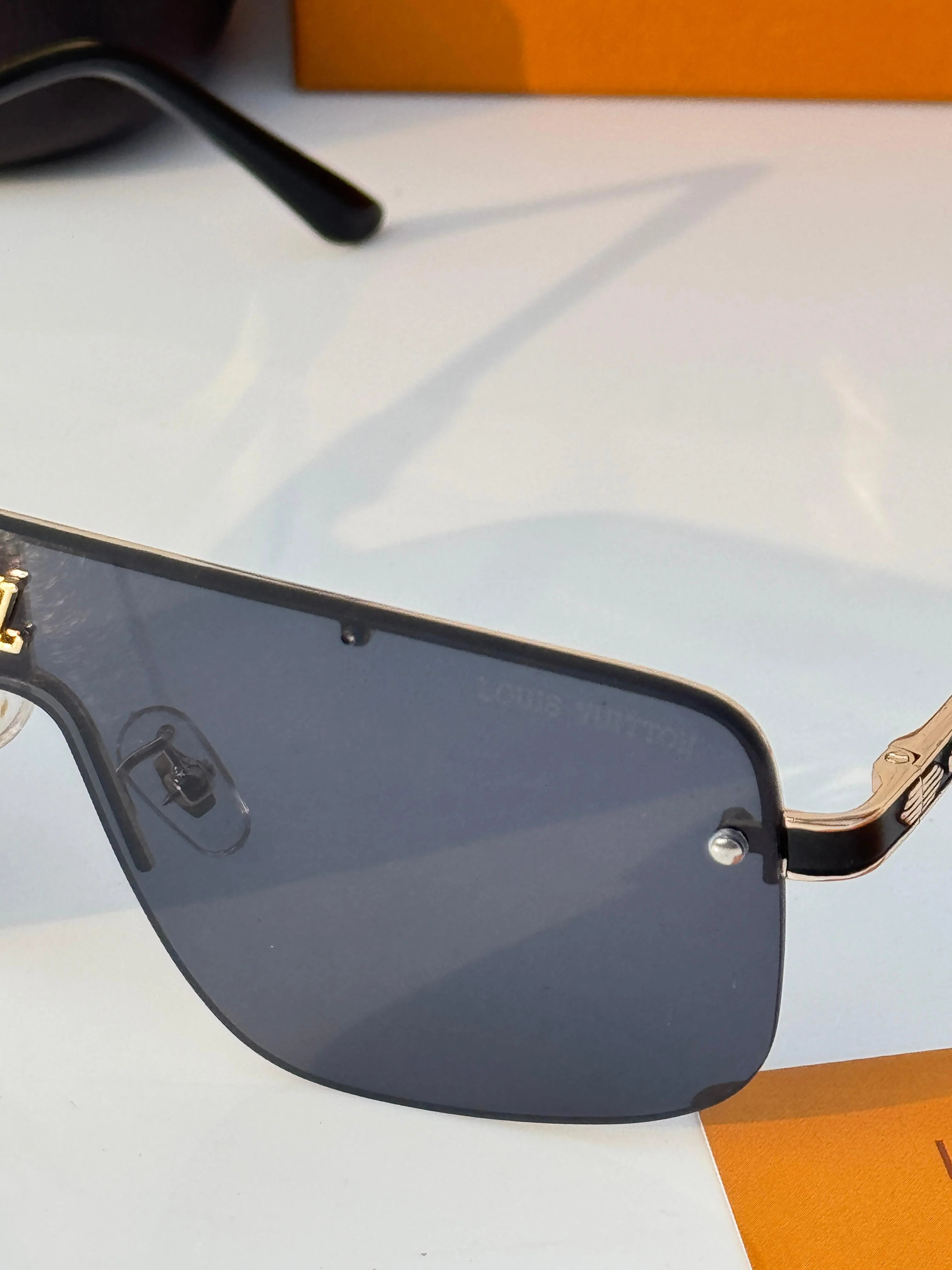 Lou 33015 gold black SUNGLASS