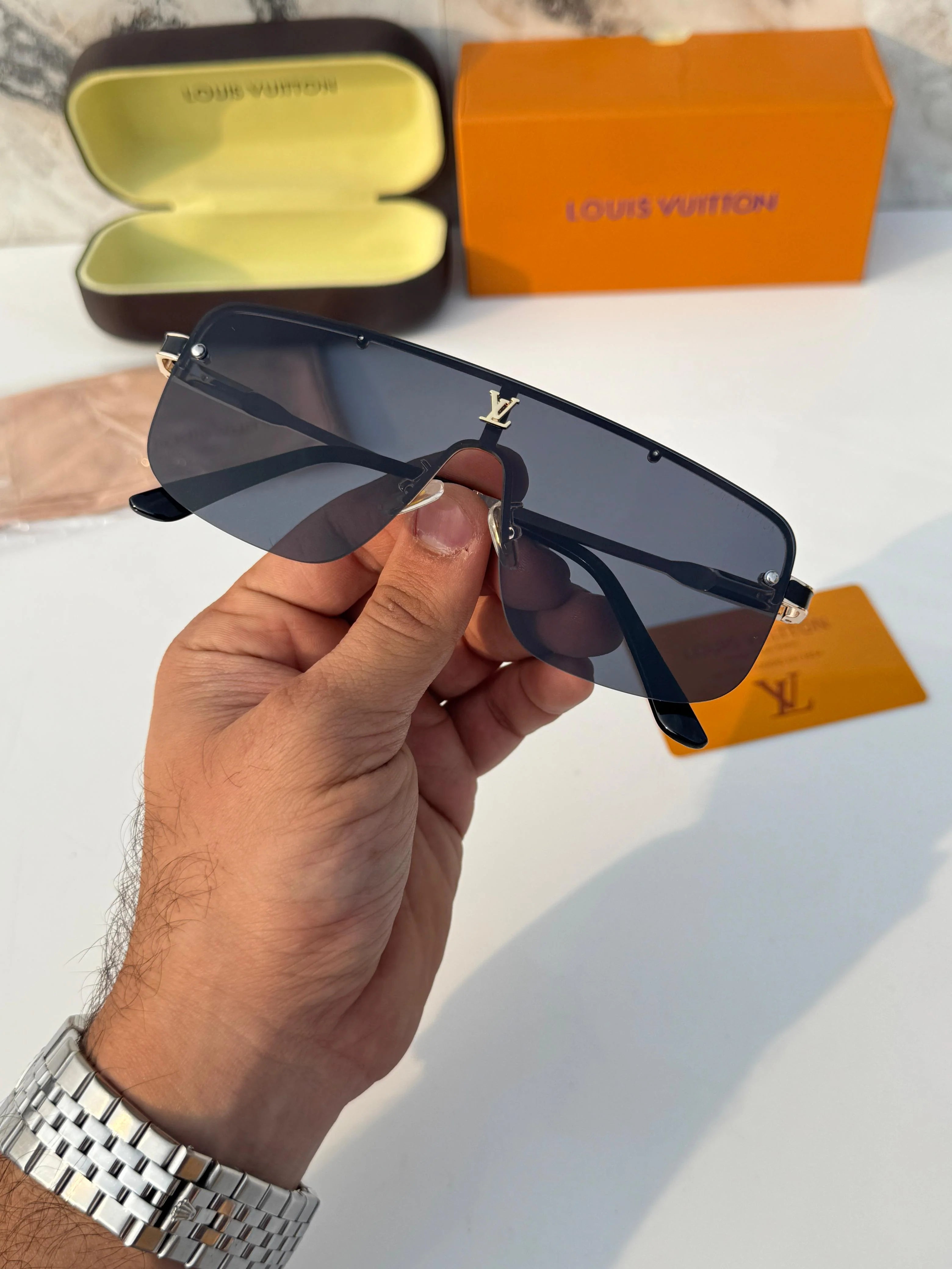 Lou 33015 gold black SUNGLASS