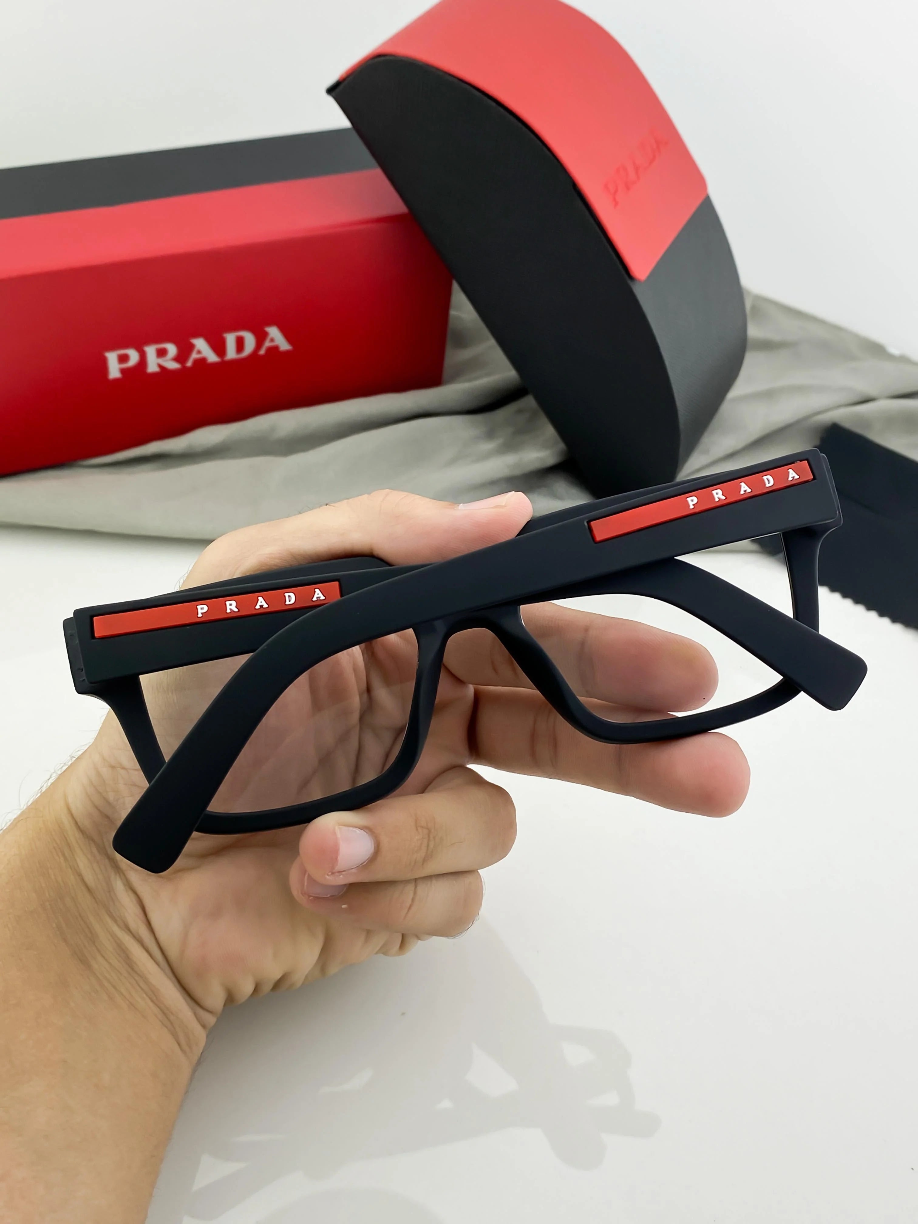 Pra_da 7899