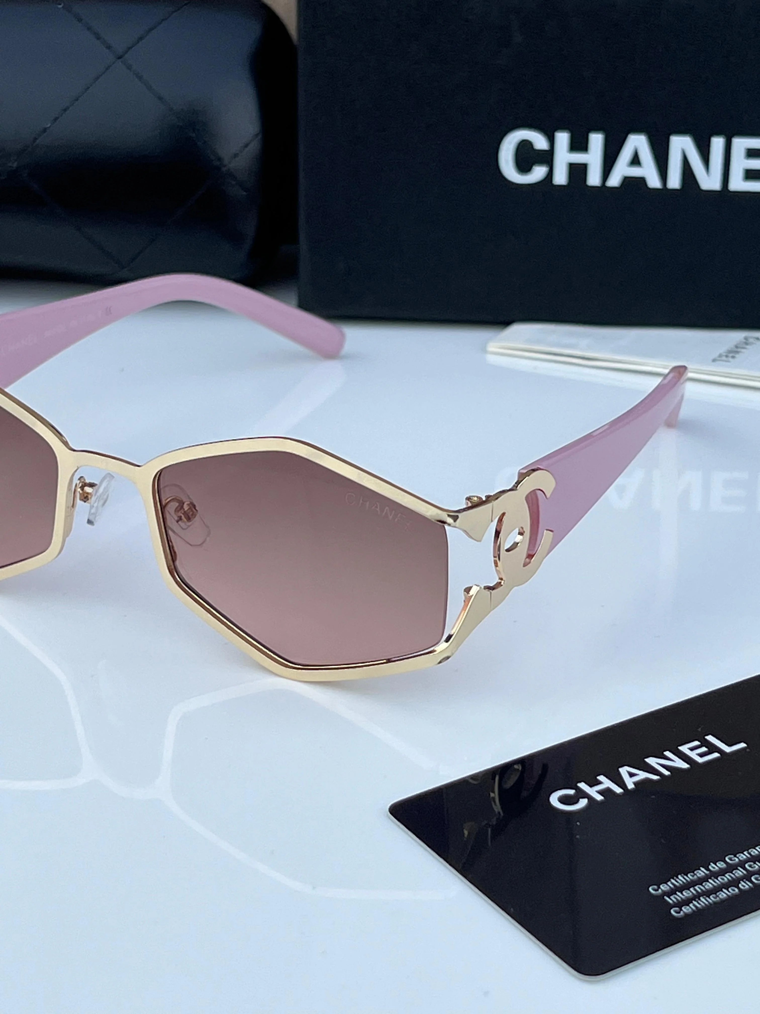 Cha-ne-l pink